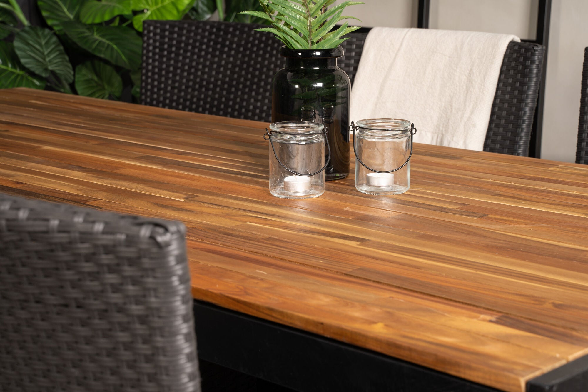 Venture Home Bois spisebord 200*100cm - Black Legs / Acacia +Malin Arm stol with cushion