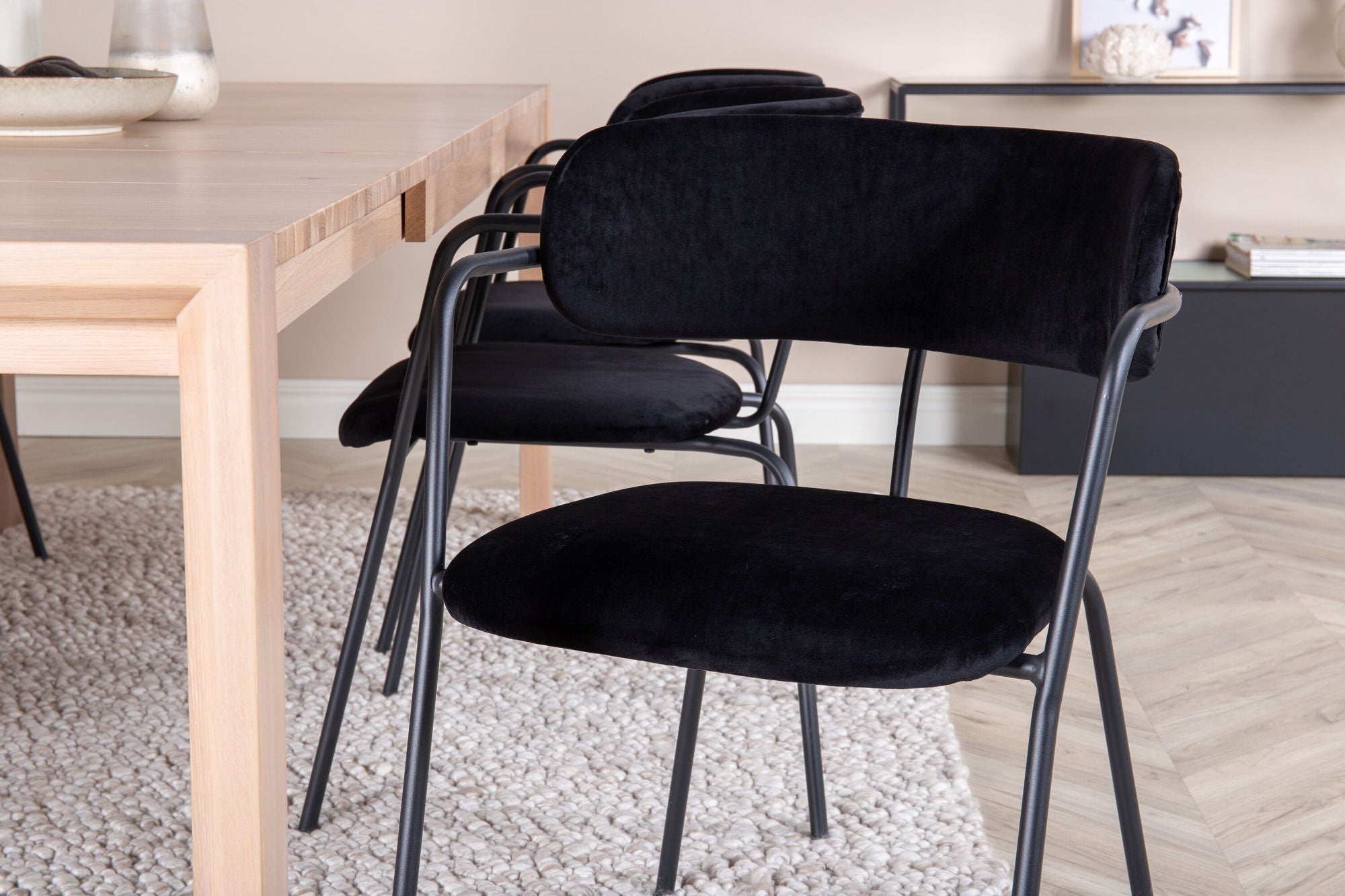 Venture Home Slider Extention bord - White Wash - 170+40+40cm +Arrow armchair - Black Legs