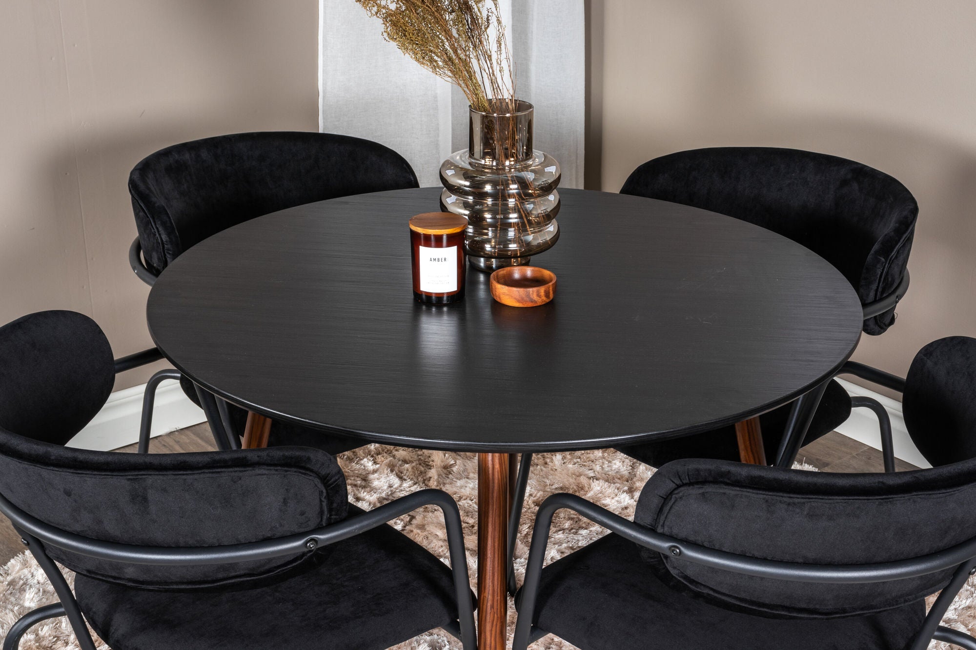 Venture Home Plaza rund bord 100 cm - Black Top - Walnut legs+Arrow armchair - Black Legs - Black Velvet_4