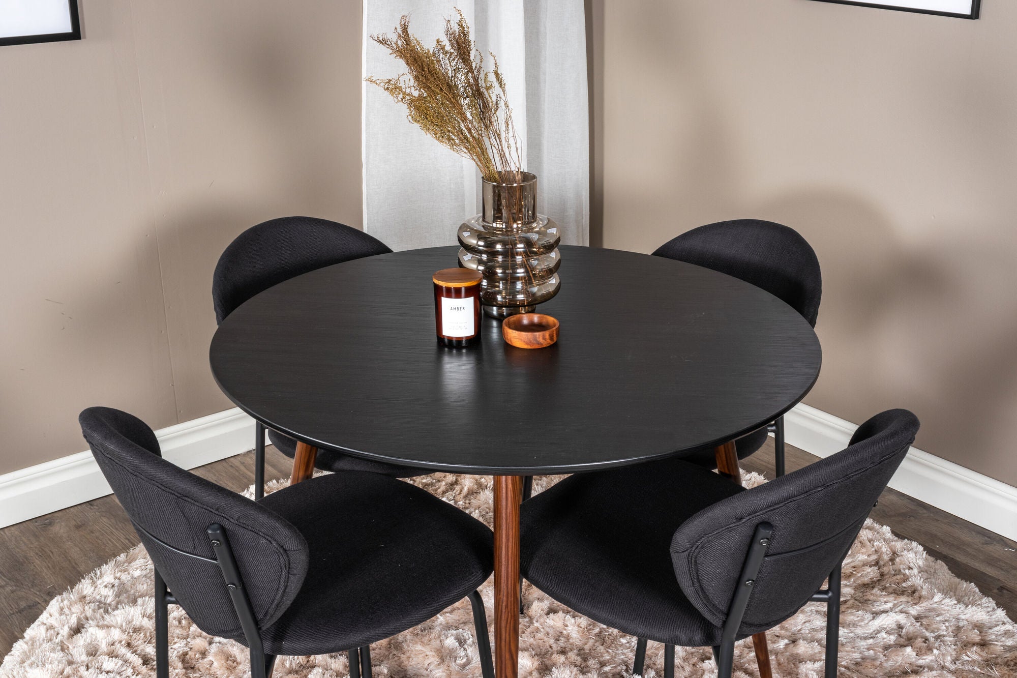 Venture Home Plaza rund bord 100 cm - Black Top - Walnut legs+Vault Spisebordsstol - Black Legs - Black Fabric_4