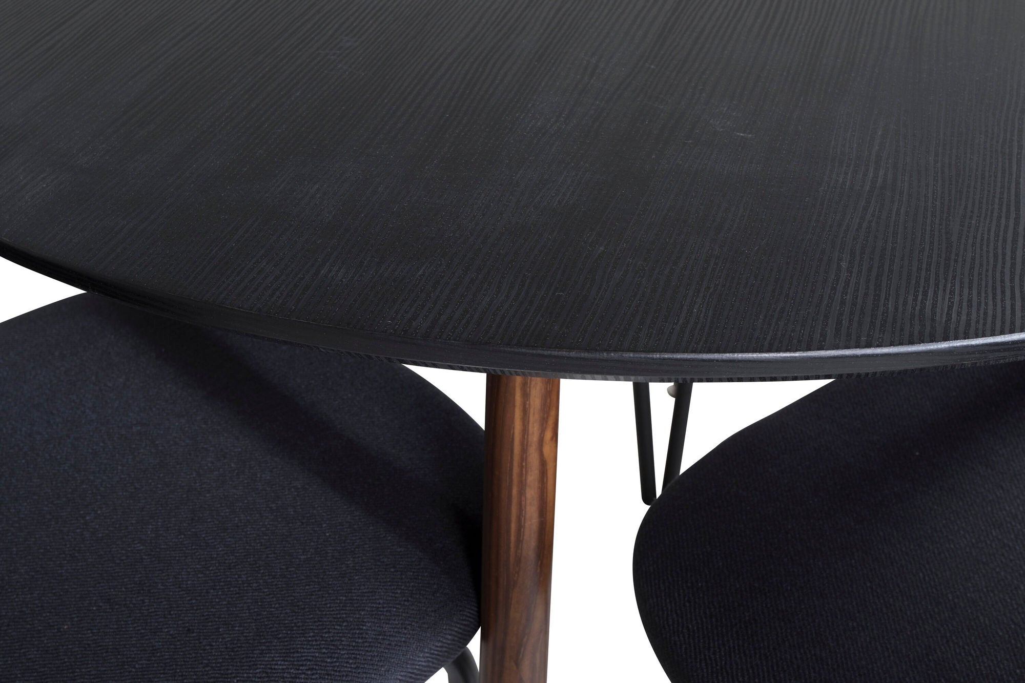 Venture Home Plaza rund bord 100 cm - Black Top - Walnut legs+Vault Spisebordsstol - Black Legs - Black Fabric_4