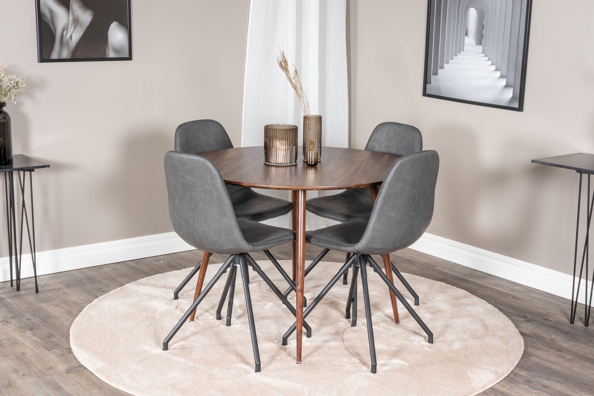 Venture Home Plaza rund bord 100 cm - Walnut top - Walnut legs+Polar Spisebordsstol with Spin function - black Legs - Black PU - Black Stitches_4
