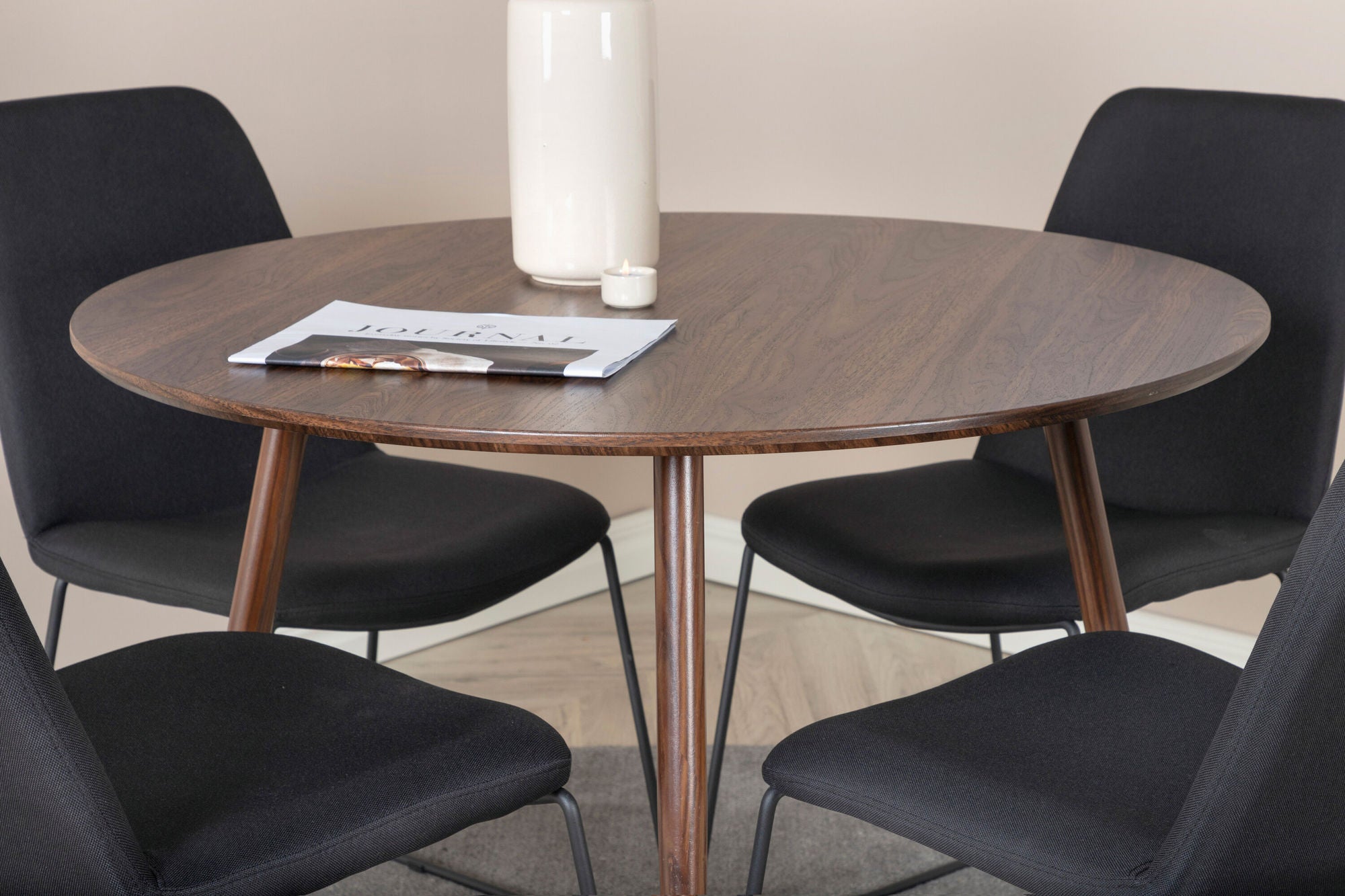Venture Home Plaza rund bord 100 cm - Walnut top - Walnut legs+Muce Spisebordsstol - Black Legs - Black Fabric_4