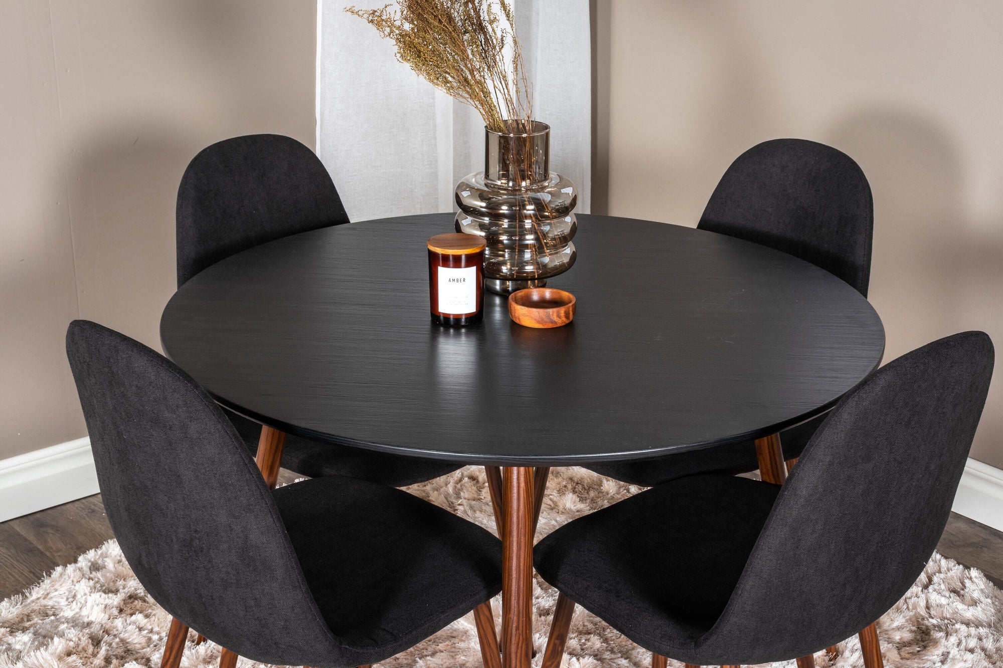 Venture Home Plaza rund bord 100 cm - Black Top - Walnut legs+Polar Spisebordsstol - Walnut Legs - Black Fabric_4