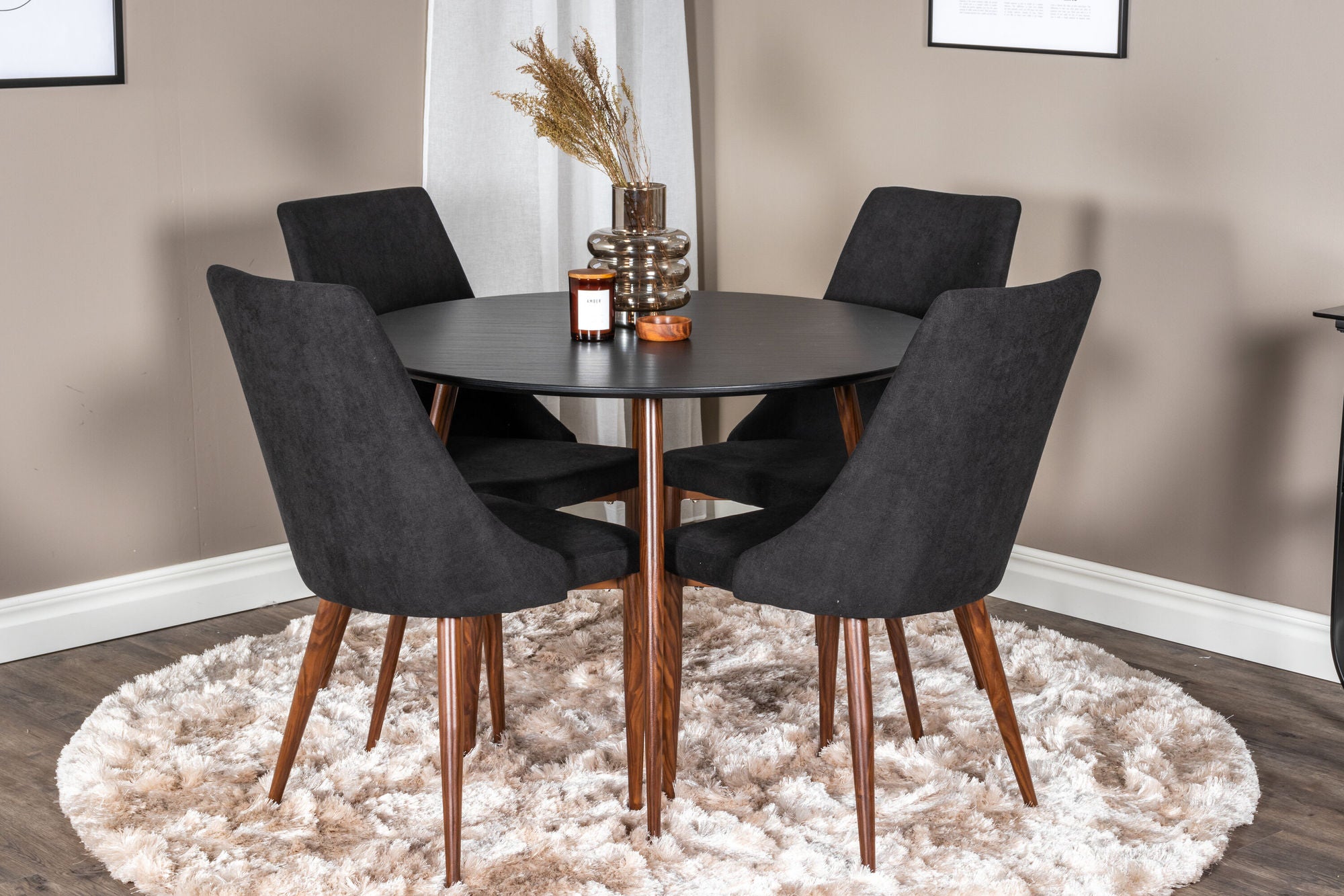 Venture Home Plaza rund bord 100 cm - Black Top - Walnut legs+Leone Spisebordsstol - Walnut legs - Black Fabric_4