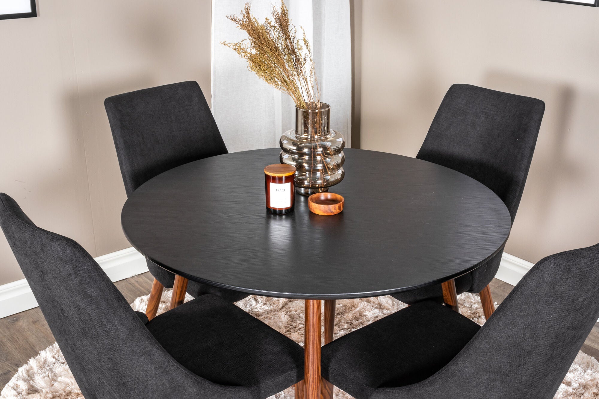 Venture Home Plaza rund bord 100 cm - Black Top - Walnut legs+Leone Spisebordsstol - Walnut legs - Black Fabric_4