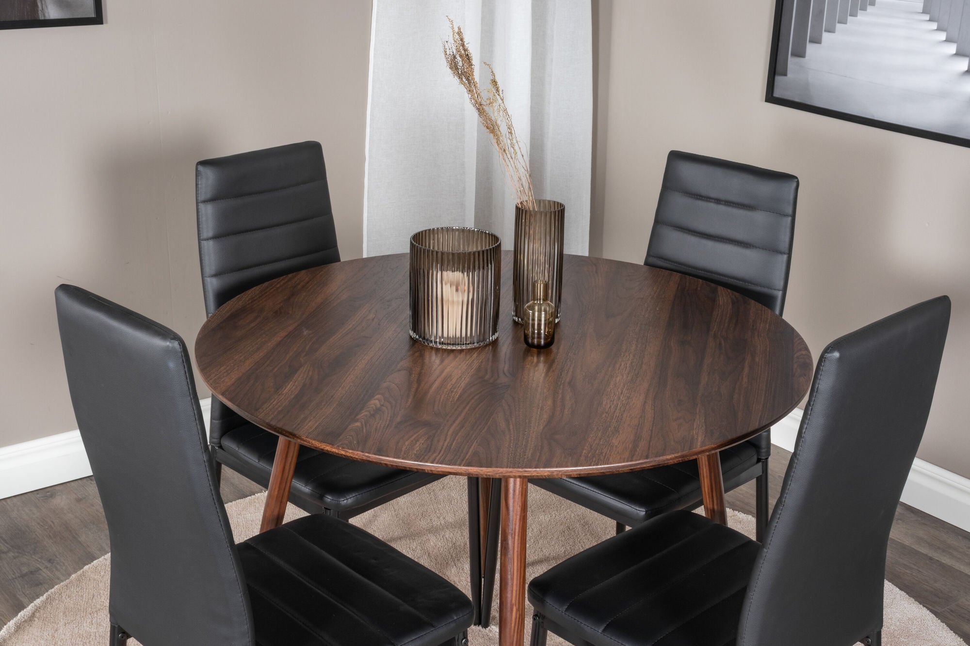 Venture Home Plaza rund bord 100 cm - Walnut top - Walnut legs+Slim High Back Spisebordsstol - Black Legs - Black PU_4
