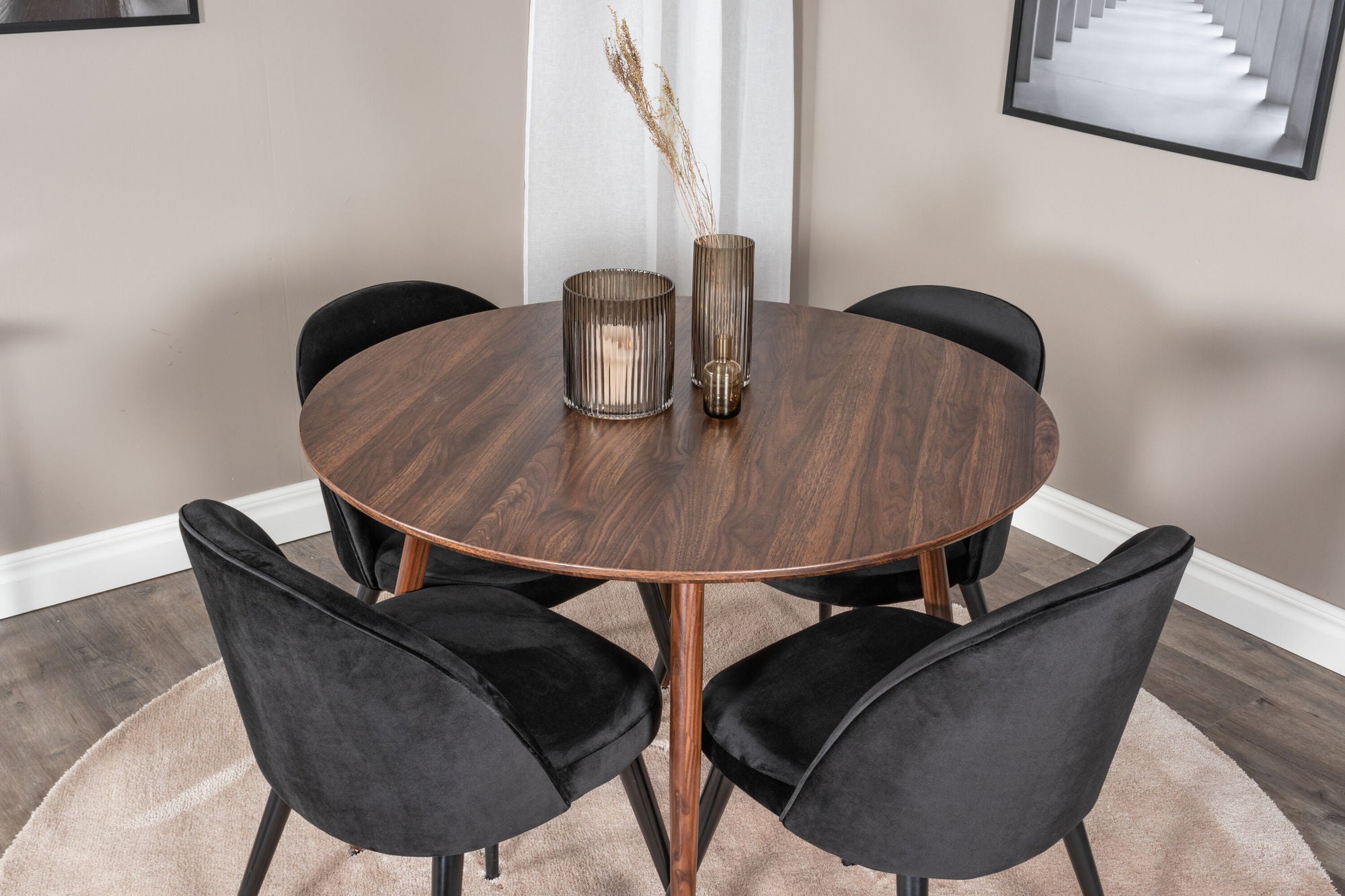 Venture Home Plaza rund bord 100 cm - Walnut top - Walnut legs+Velvet Spisebordsstol - Black / Black_4