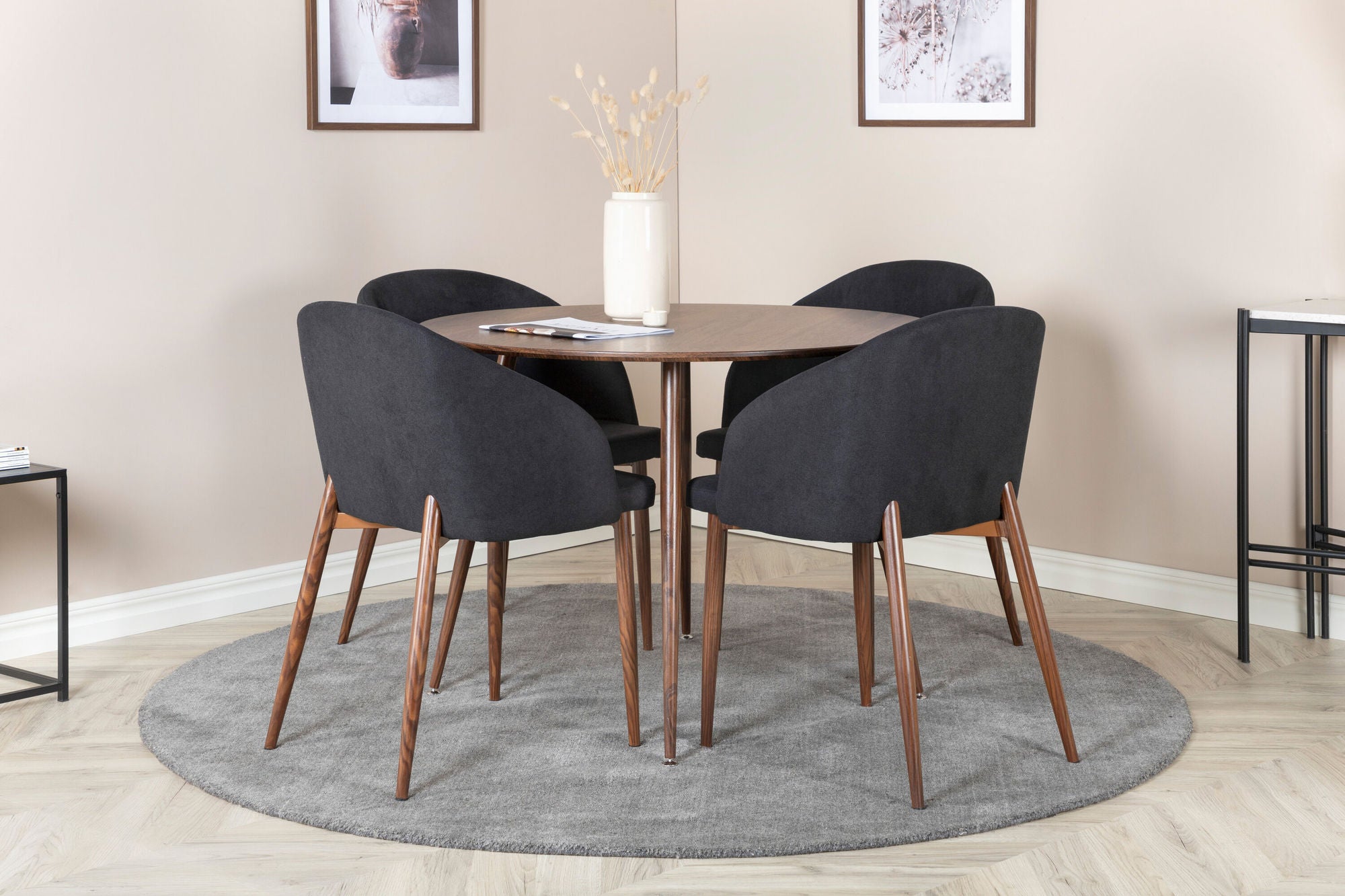 Venture Home Plaza rund bord 100 cm - Walnut top - Walnut legs+Arch Spisebordsstol - Walnut Legs - Black Fabric_4
