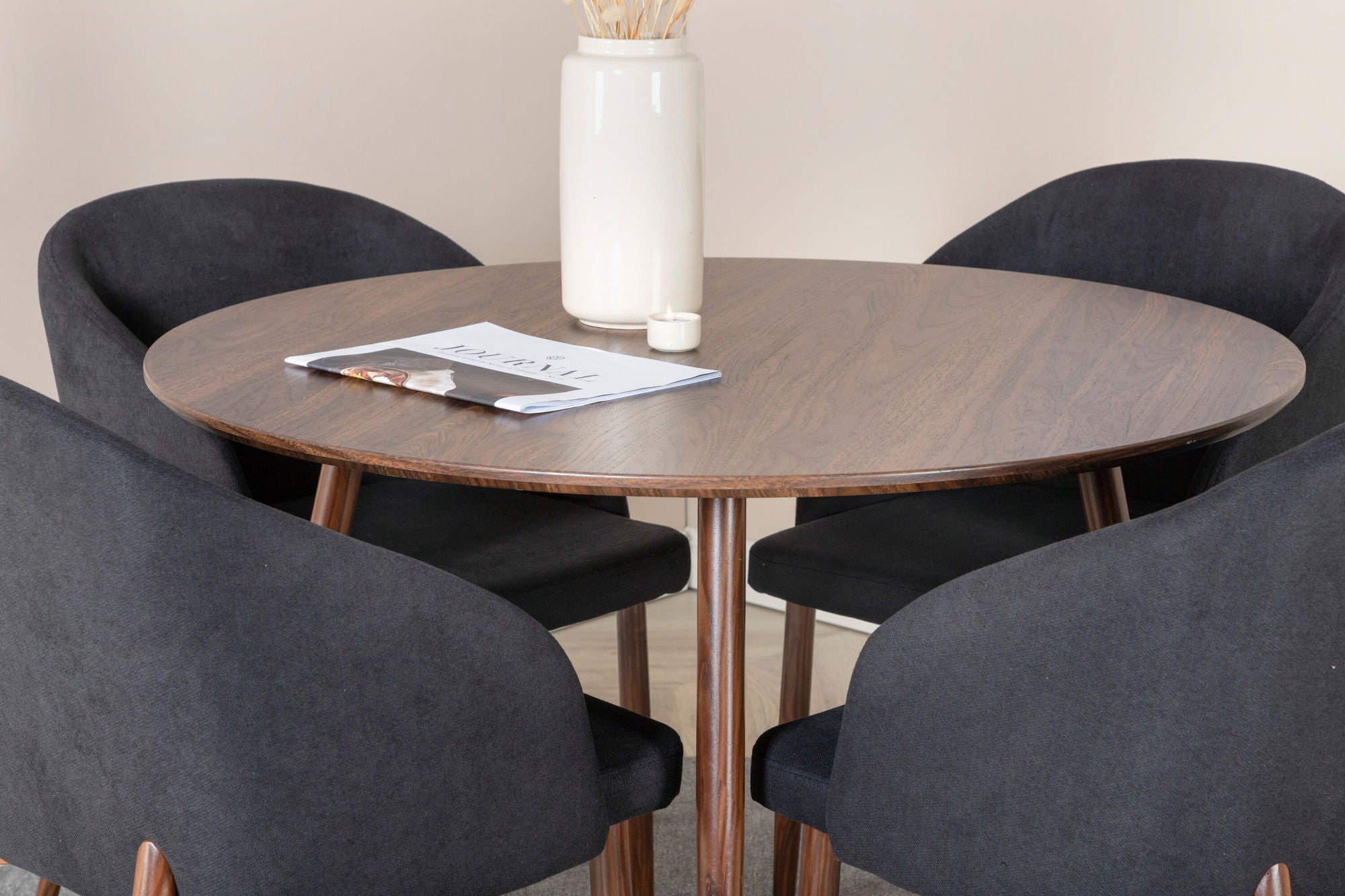 Venture Home Plaza rund bord 100 cm - Walnut top - Walnut legs+Arch Spisebordsstol - Walnut Legs - Black Fabric_4