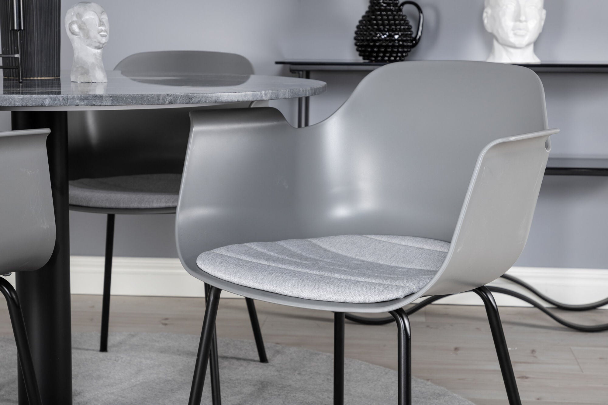 Venture Home Estelle rund spisebord ø106 H75 - Black / Black+Comfort Plastic Spisebordsstol - Black Legs - Grey Plastic_4