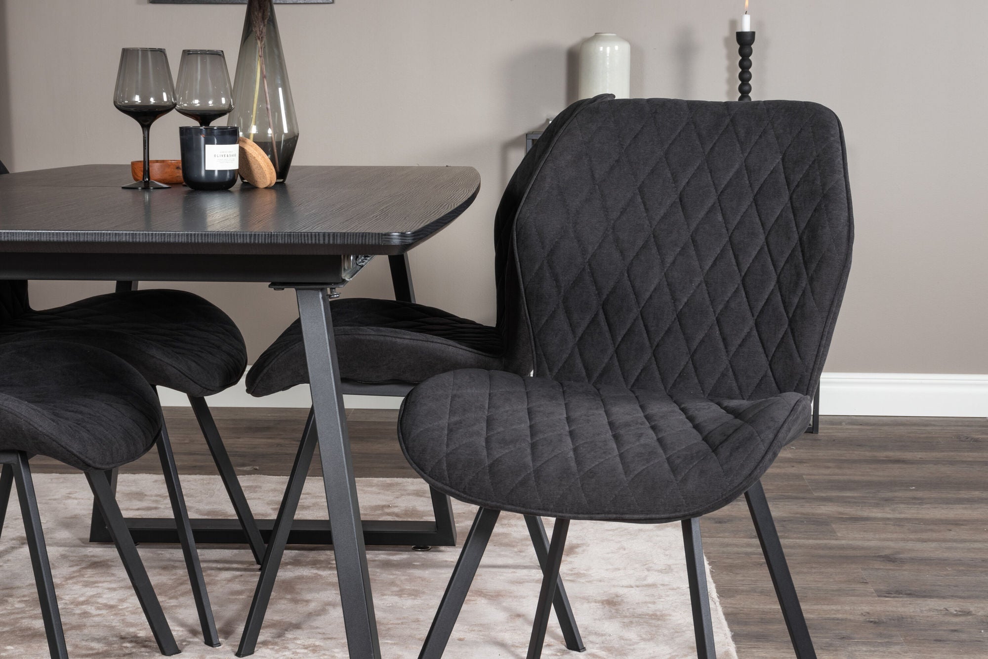 Venture Home Inca Extentionbord - Black top / black Legs+Gemma Spisebordsstol - Black Legs - Black Fabric_4