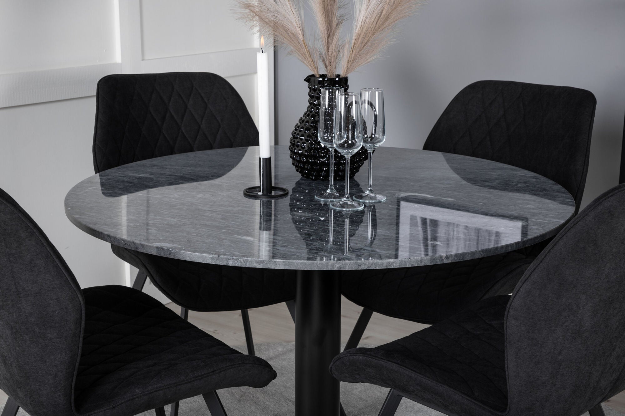 Venture Home Estelle rund spisebord ø106 H75 - Black / Black+Gemma Spisebordsstol - Black Legs - Black Fabric_4