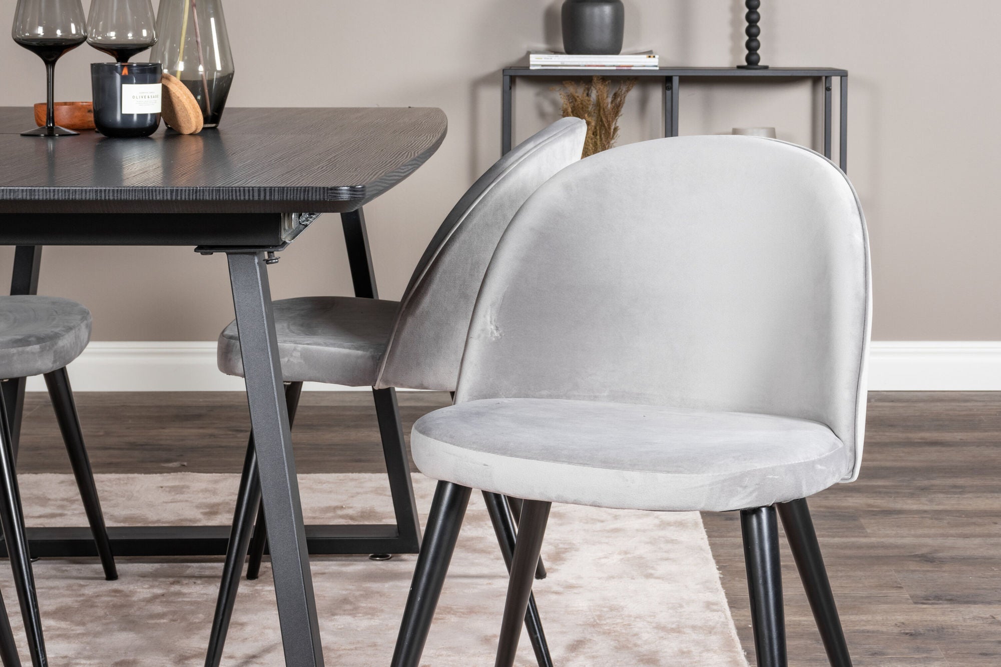 Venture Home Inca Extentionbord - Black top / black Legs+Velvet Spisebordsstol - Light Grey / Black_4