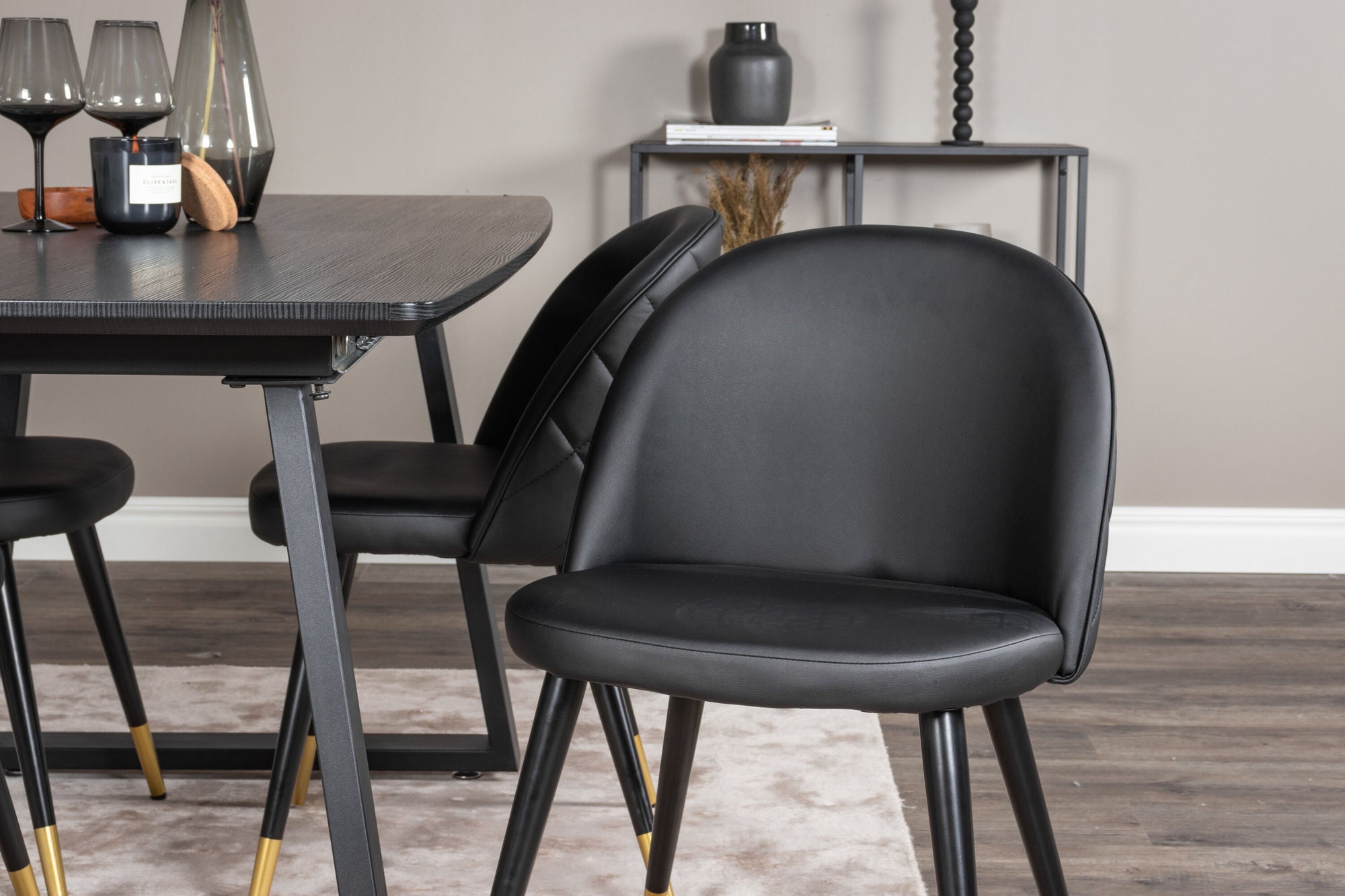 Venture Home Inca Extentionbord - Black top / black Legs+Velvet Spisebordsstol w. Stiches - PU - Black / Black_4