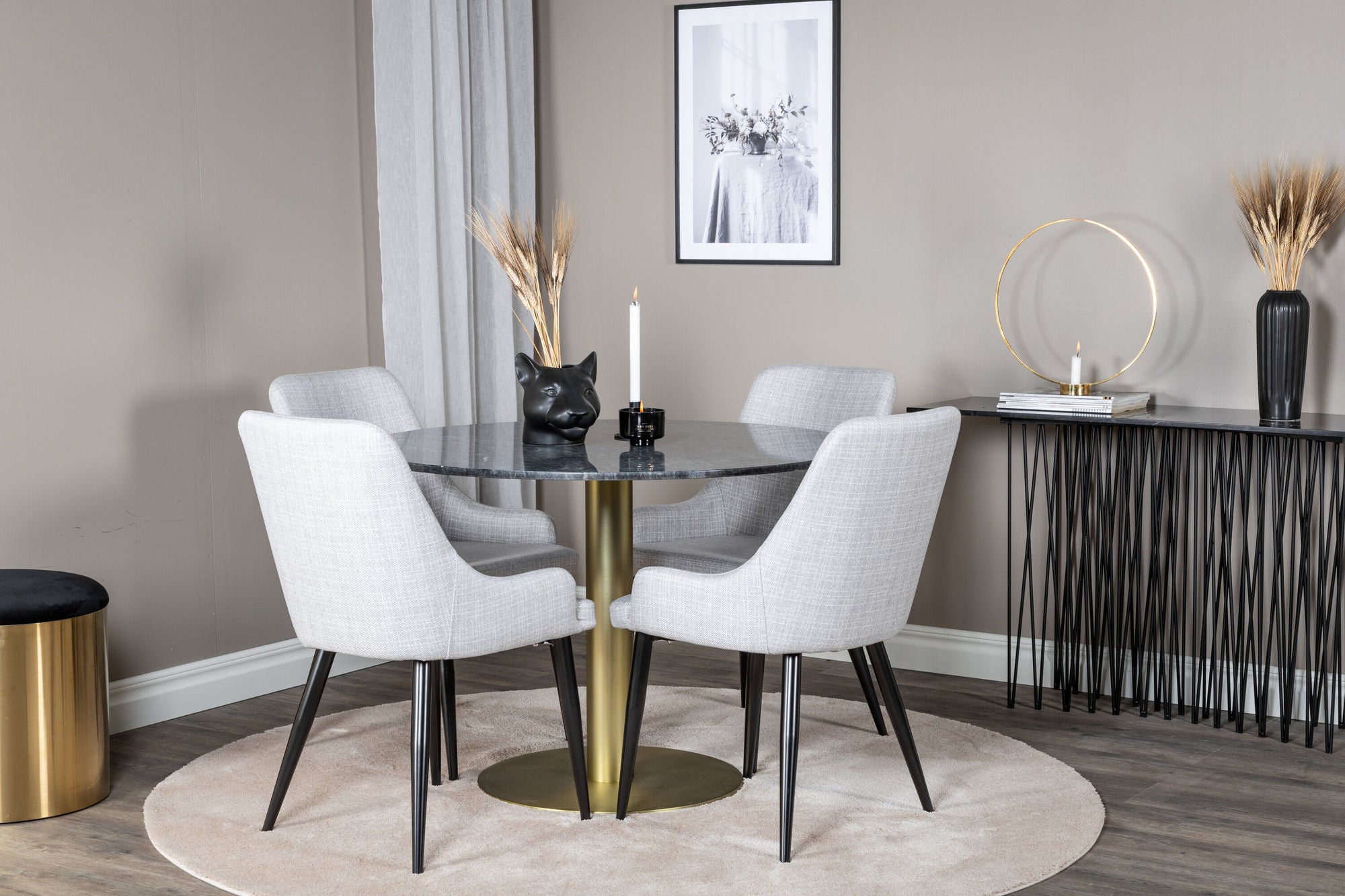 Venture Home Estelle rund spisebord ø106 H75 - Black / Brass+Plaza Dining chair - Black legs - Light Grey Fabric_4
