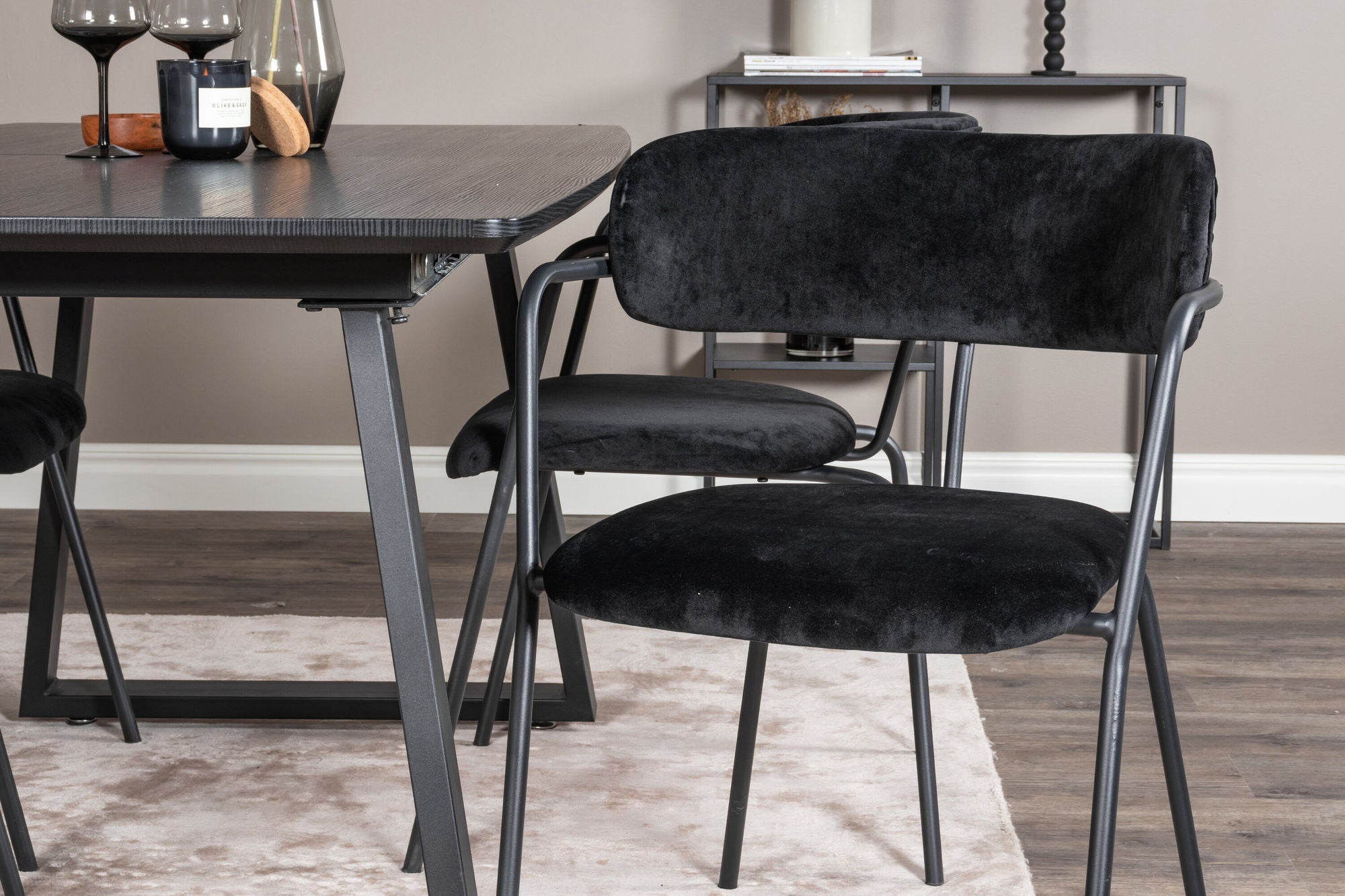 Venture Home Inca Extentionbord - Black top / black Legs+Arrow armchair - Black Legs - Black Velvet_4