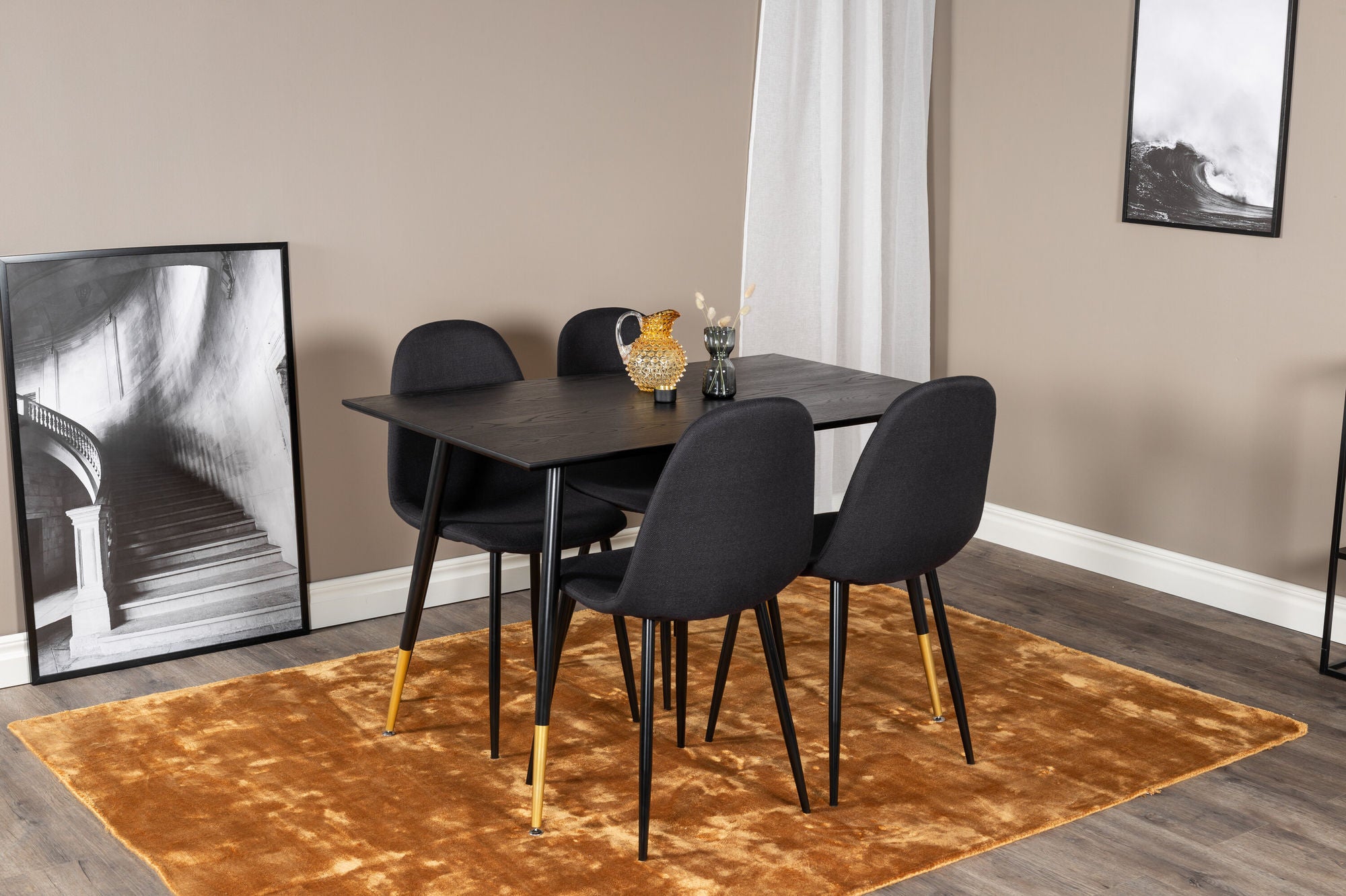 Venture Home Dipp spisebord - 120 cm - Black Veneer - Black Legs w. Brass dipp+Polar Spisebordsstol - Black Legs - Black Fabric_4