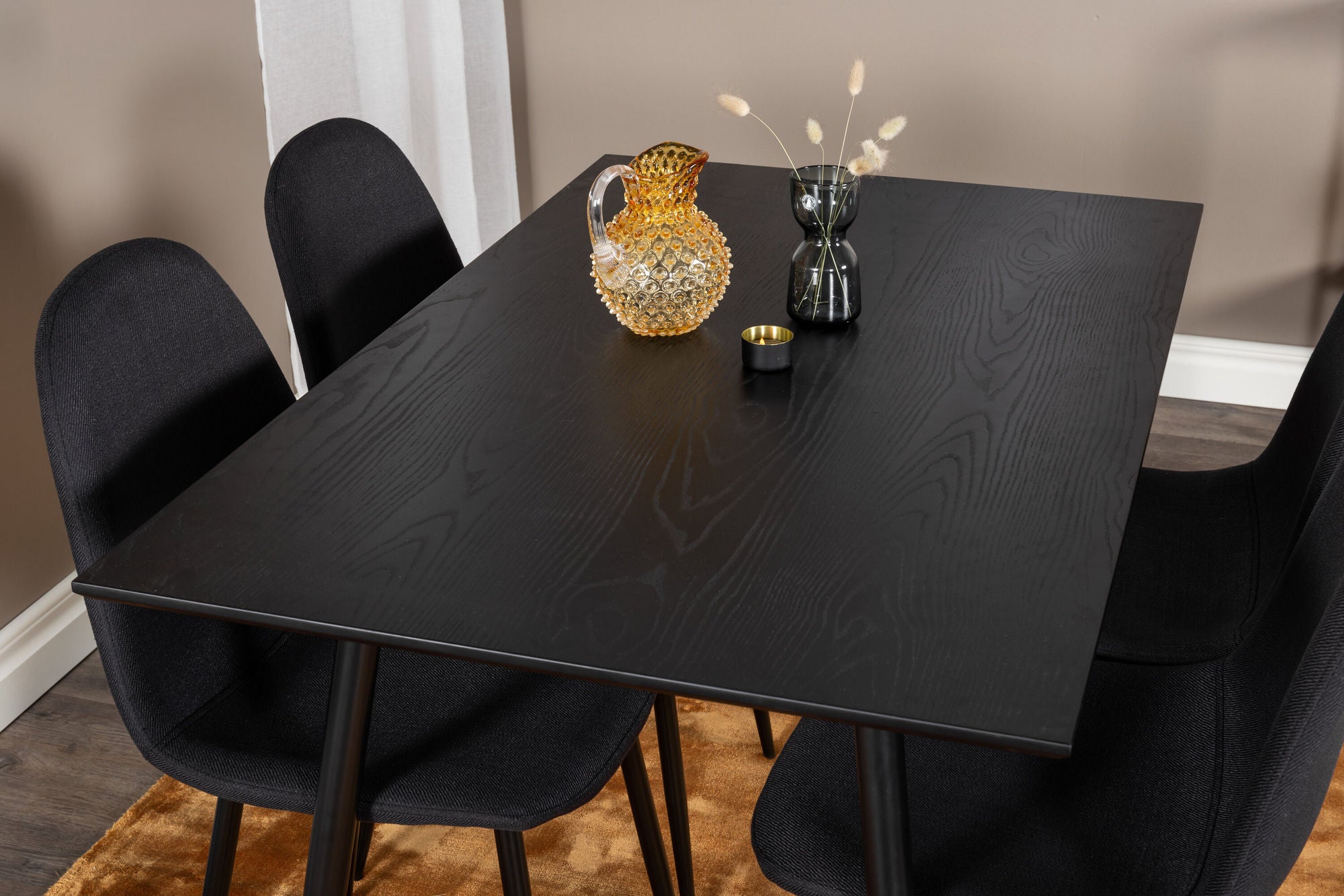 Venture Home Dipp spisebord - 120 cm - Black Veneer - Black Legs w. Brass dipp+Polar Spisebordsstol - Black Legs - Black Fabric_4