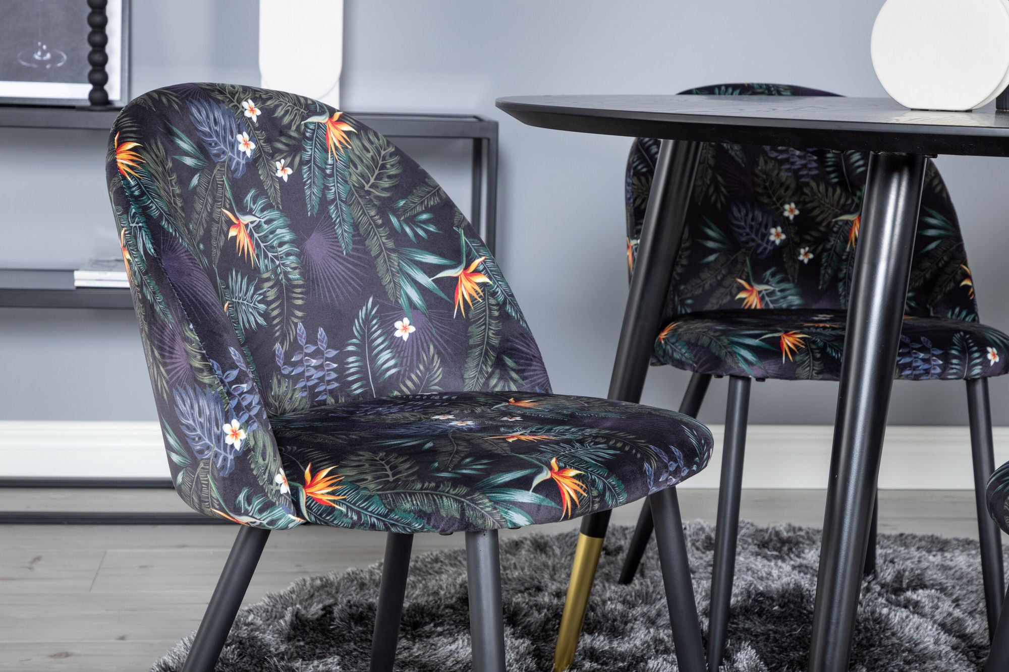 Venture Home Dipp spisebord - 115cm - Black / Black Brass+Velvet Spisebordsstol - Black Flower fabric_4