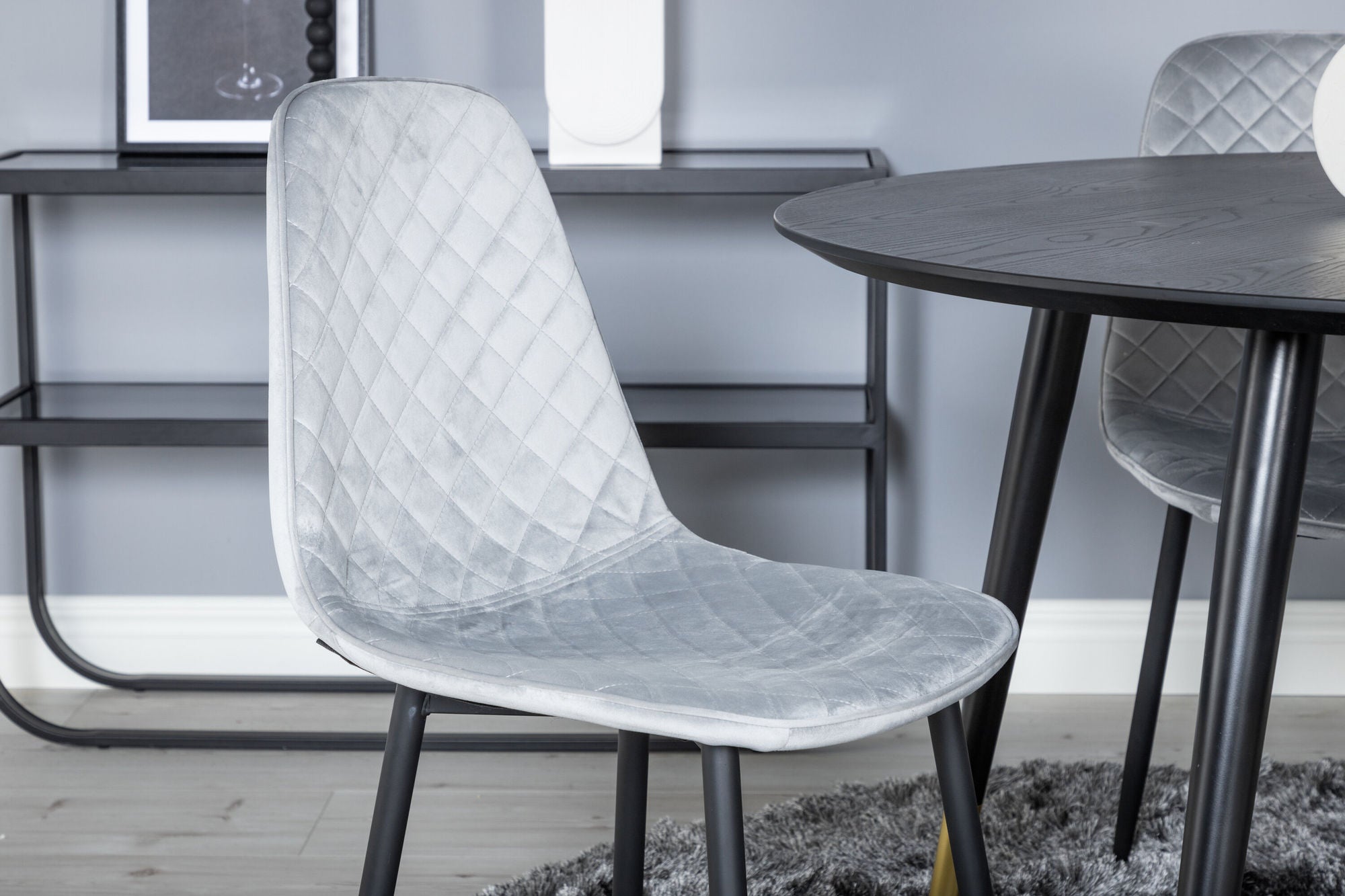 Venture Home Dipp spisebord - 115cm - Black / Black Brass+Polar Diamond Spisebordsstol - Black Legs - Grey Velvet_4