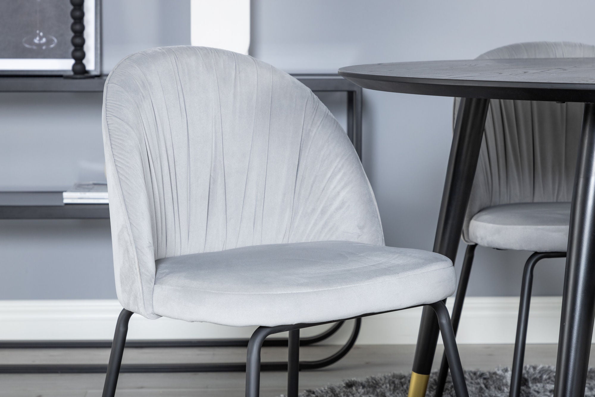 Venture Home Dipp spisebord - 115cm - Black / Black Brass+Wrinkles Spisebordsstol - Black Legs - Grey Velvet_4