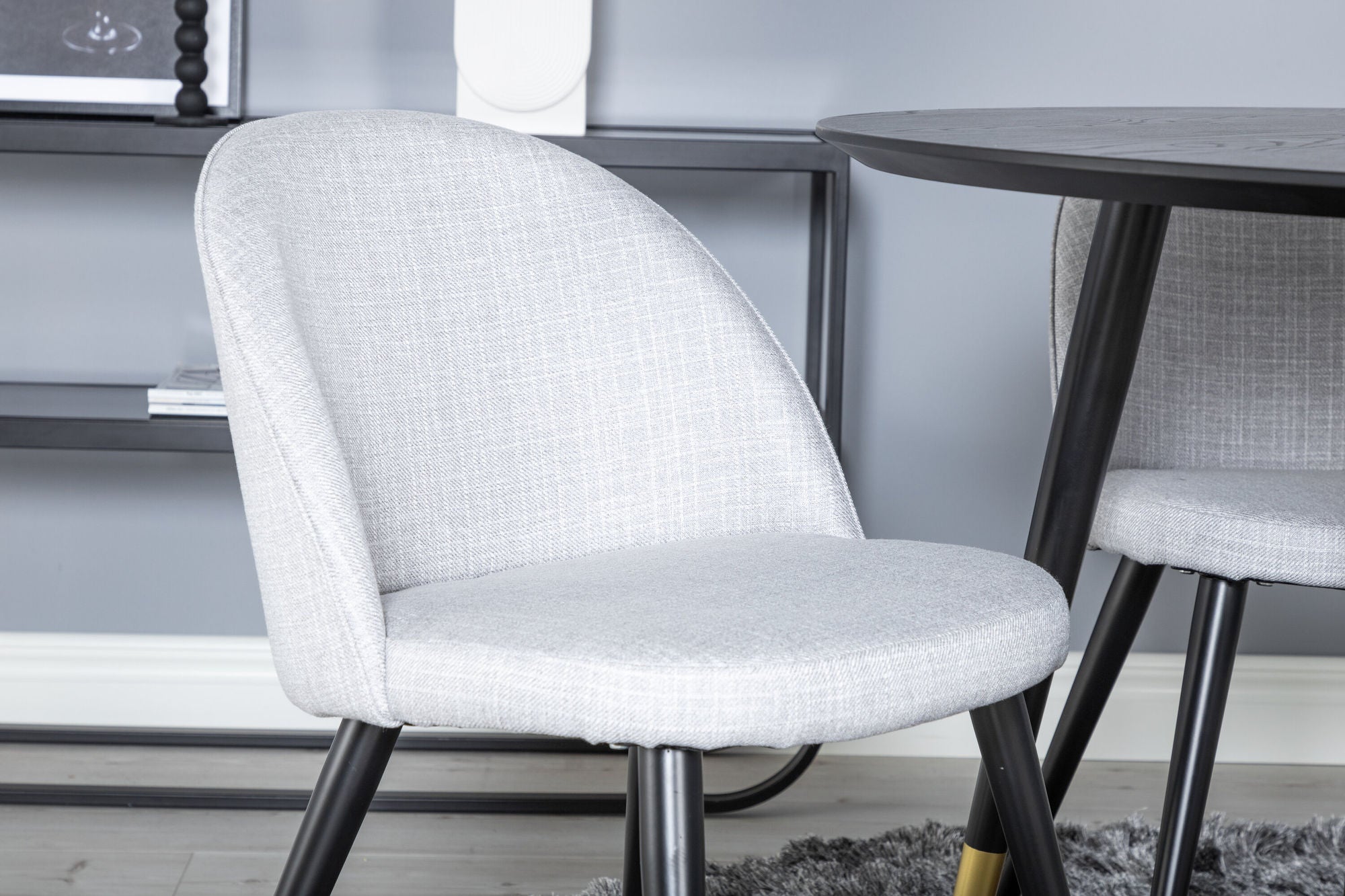 Venture Home Dipp spisebord - 115cm - Black / Black Brass+Velvet Dining Chiar - Black legs - Light GreyFabric_4