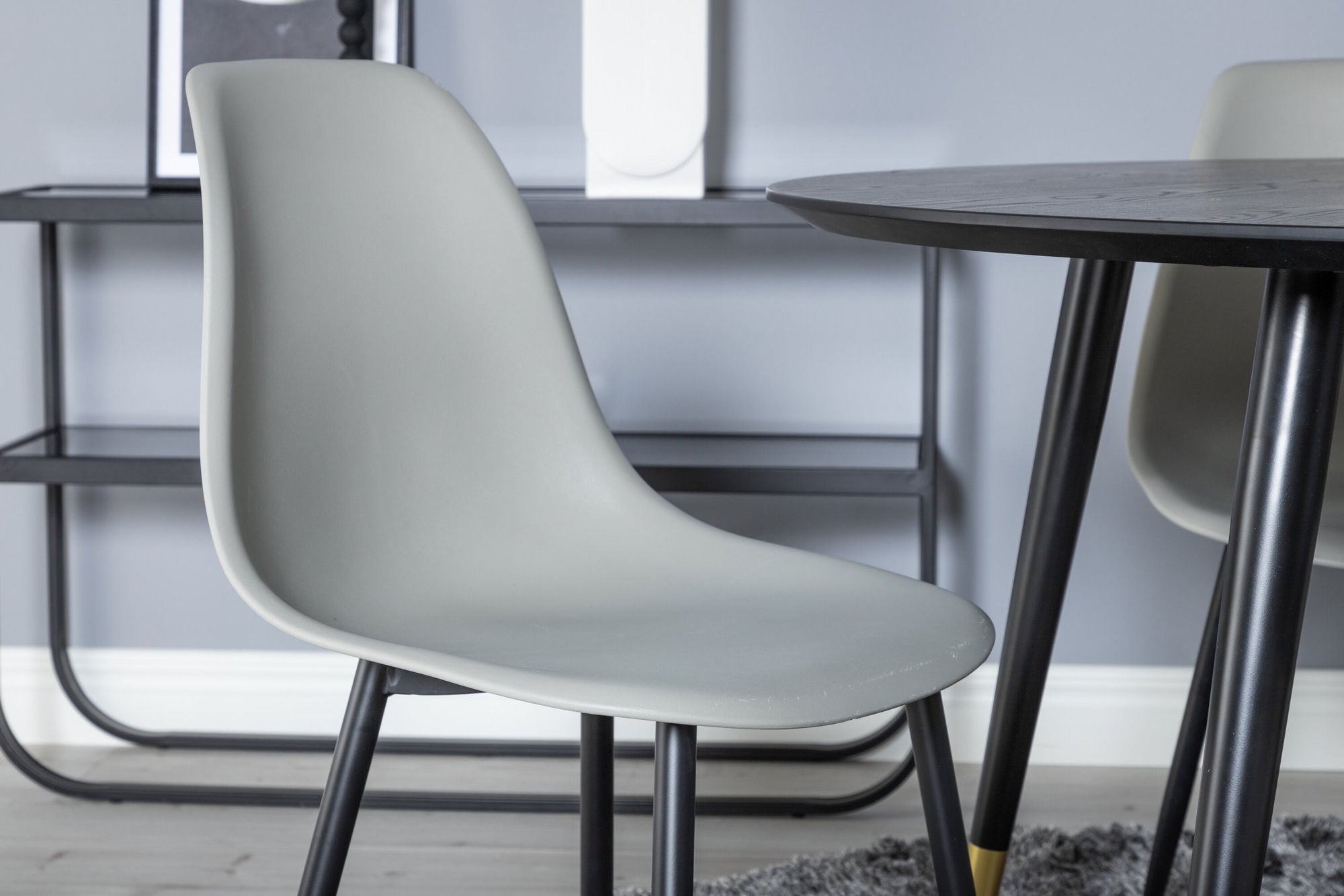 Venture Home Dipp spisebord - 115cm - Black / Black Brass+Polar Plastic Spisebordsstol - Black Legs / Grey Plastic_4