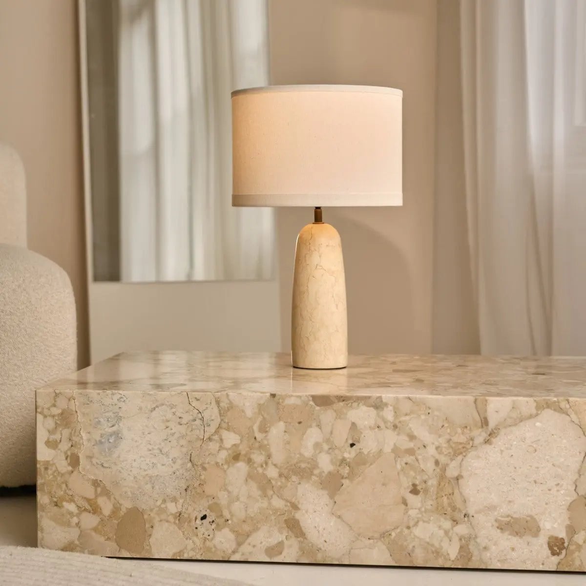 Charlotte marmor bordlampe