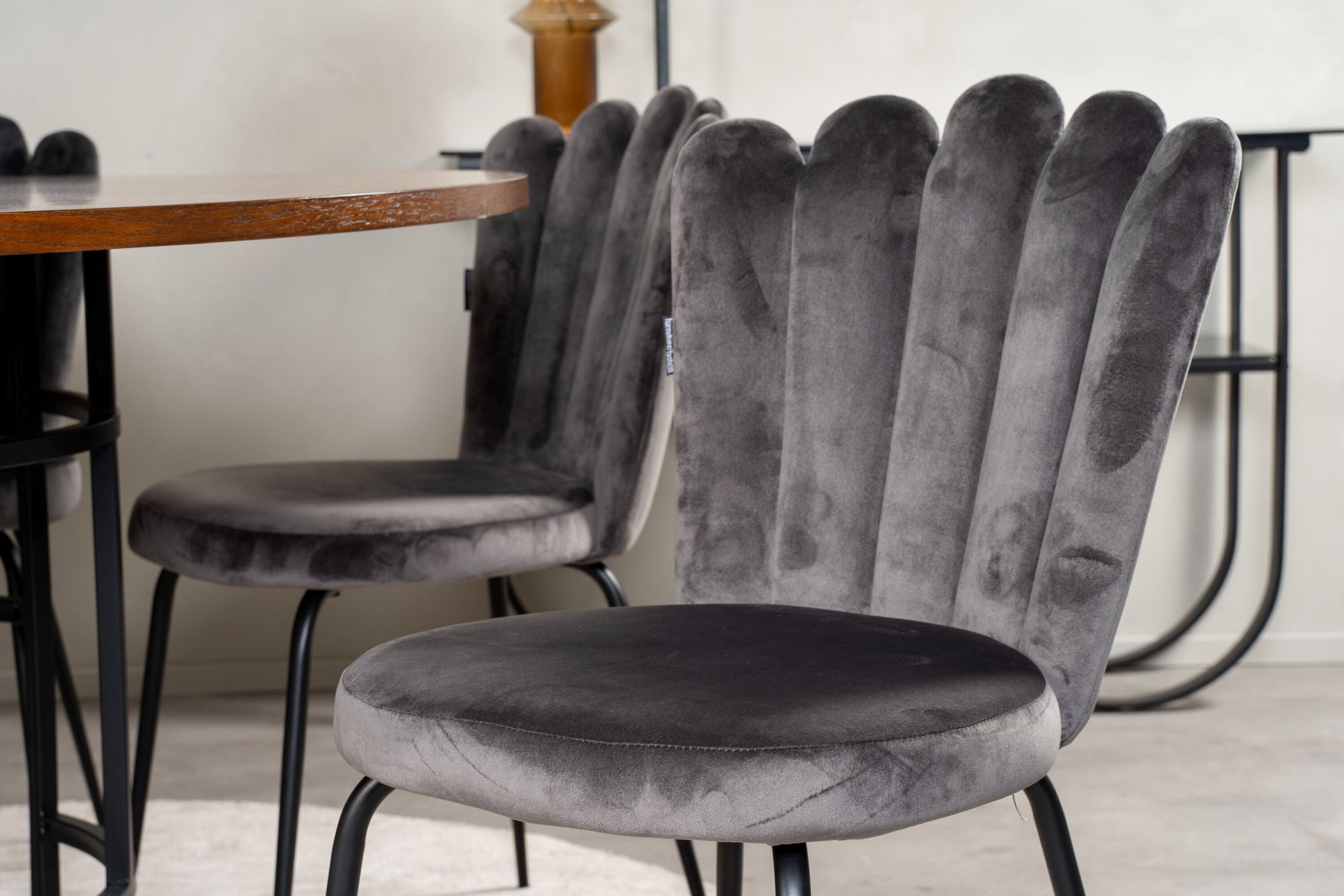 Venture Home Copenhagen - spisebord round - Brown / Black - Limhamn stol - Grey 6