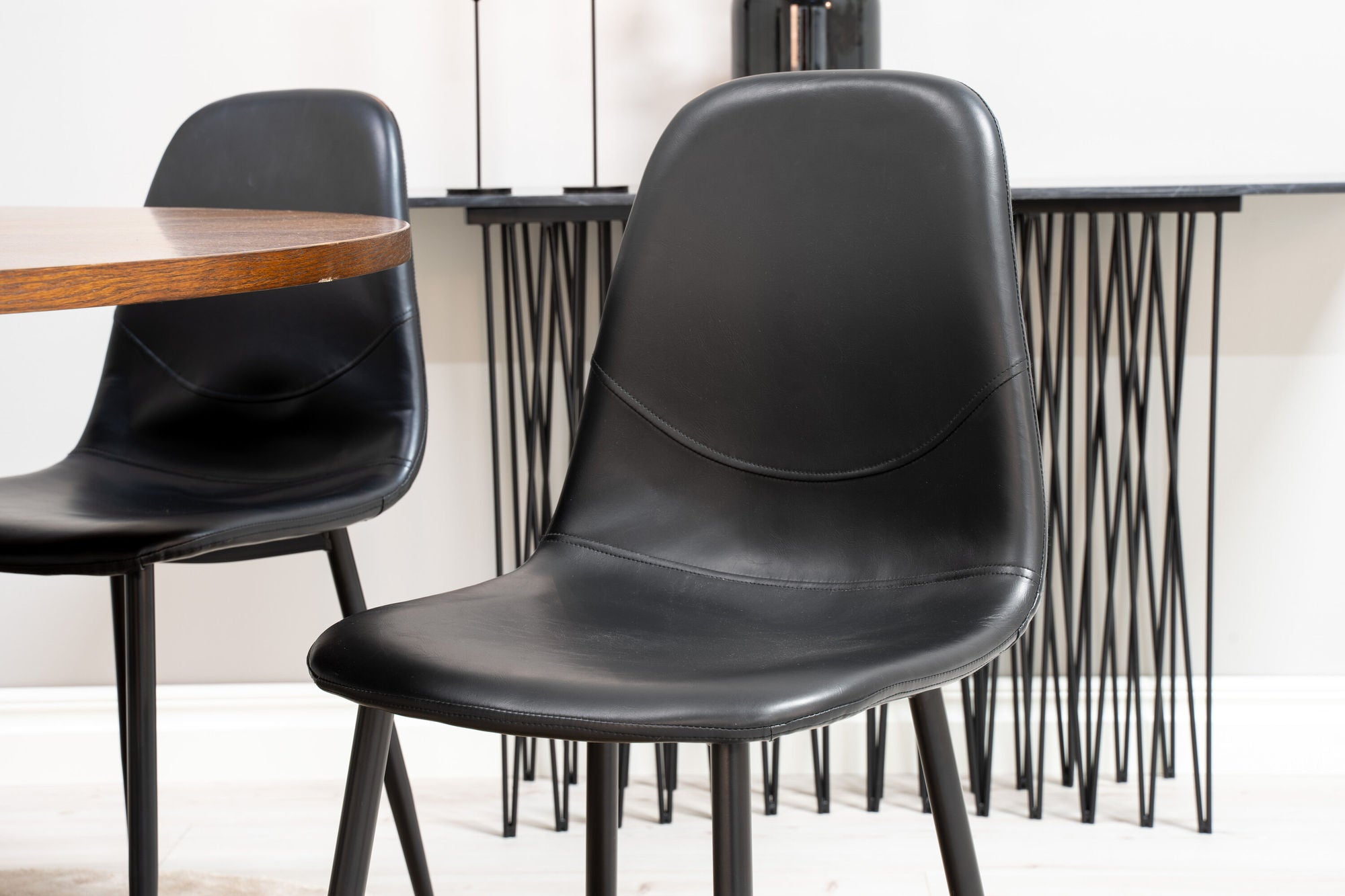 Venture Home Copenhagen - spisebord round - Brown / Black+Polar Matstol - Svart / Svart PU _6