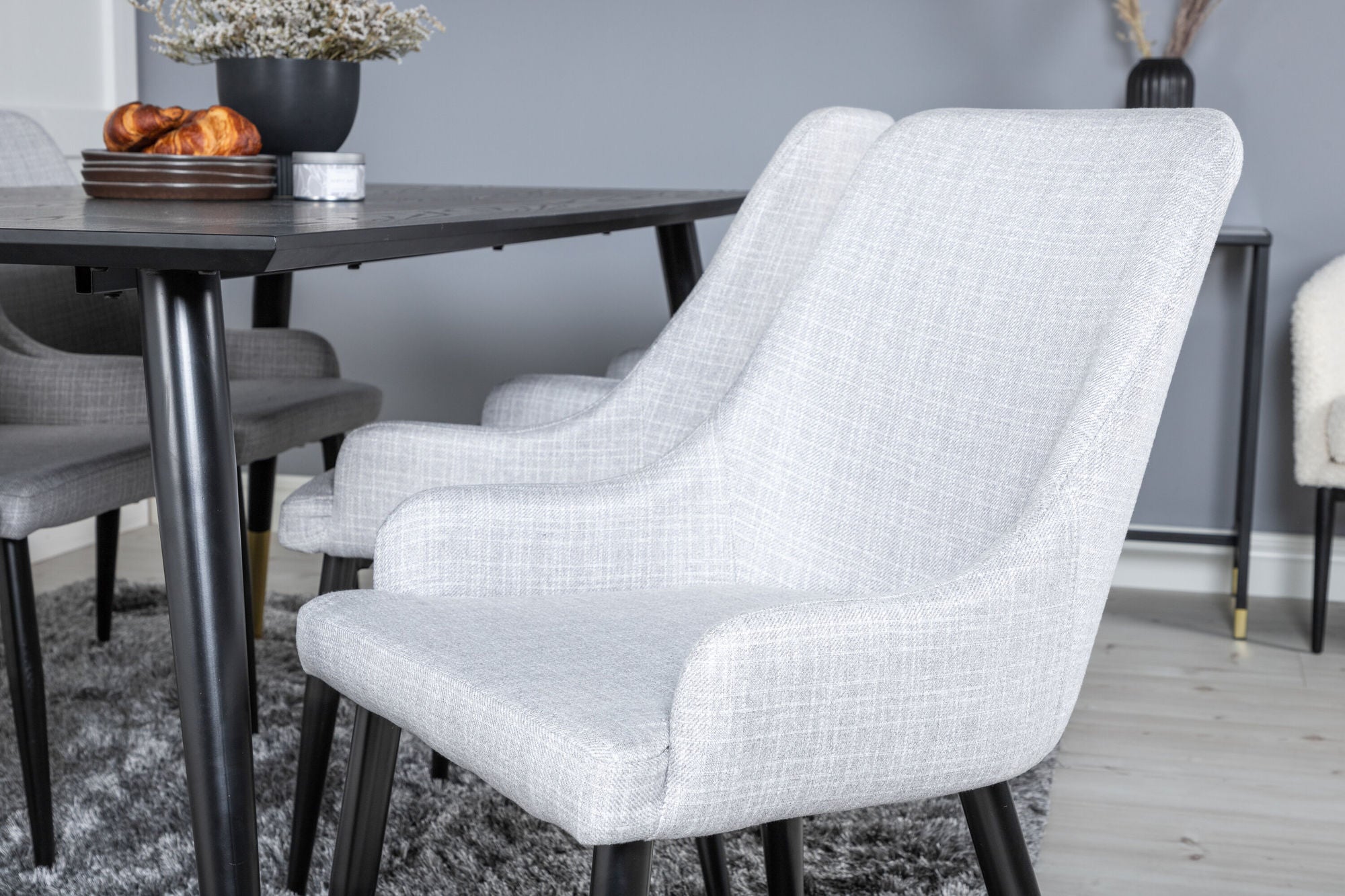 Venture Home Dipp spisebord - 180*90cm - Black / Black Brass+Plaza Dining chair - Black legs - Light Grey Fabric_6