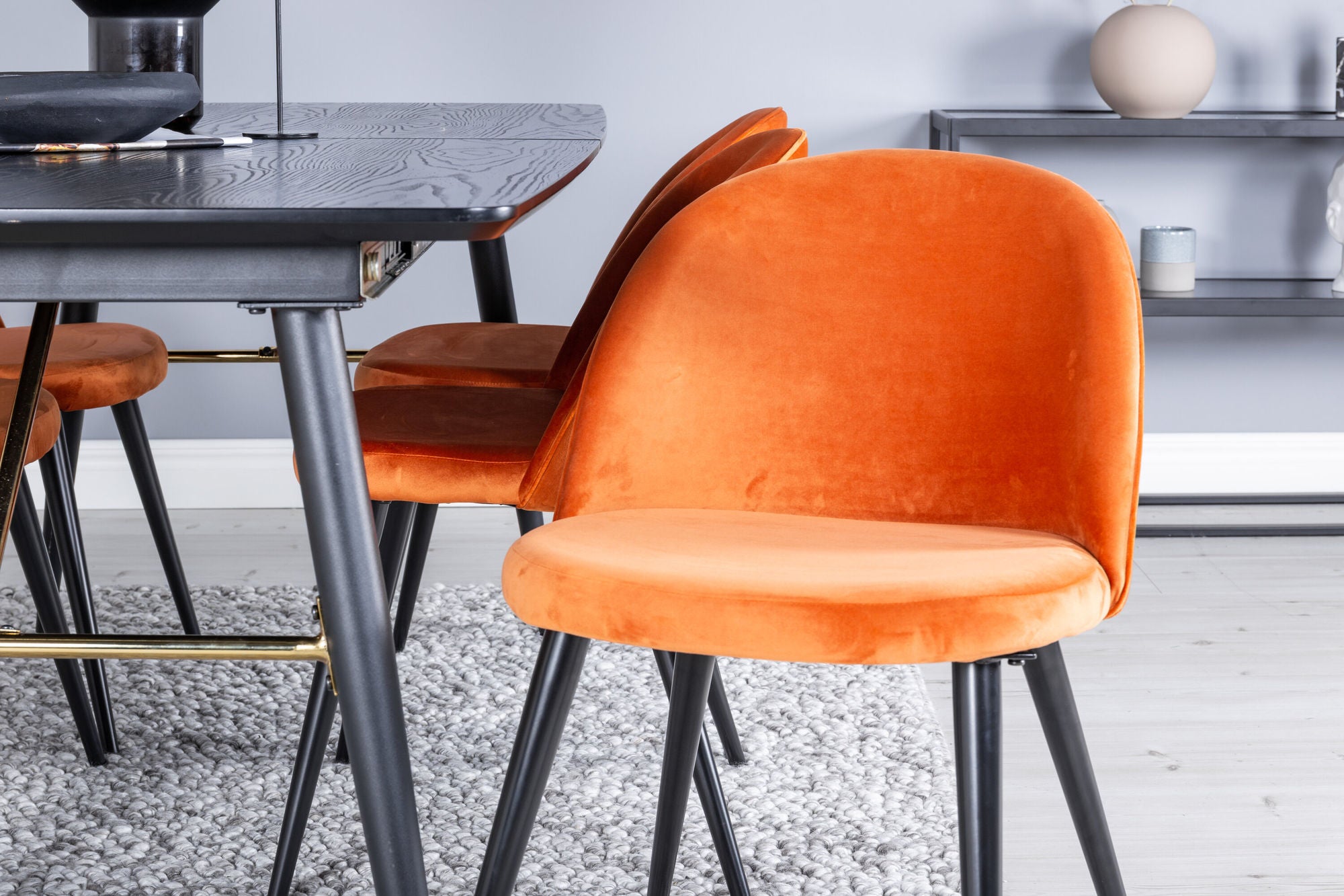 Venture Home Gold Extention bord - 180/220*85*H76 Black Veneer - Black legs - Brass details+Velvet Spisebordsstol - Orange / Black_6