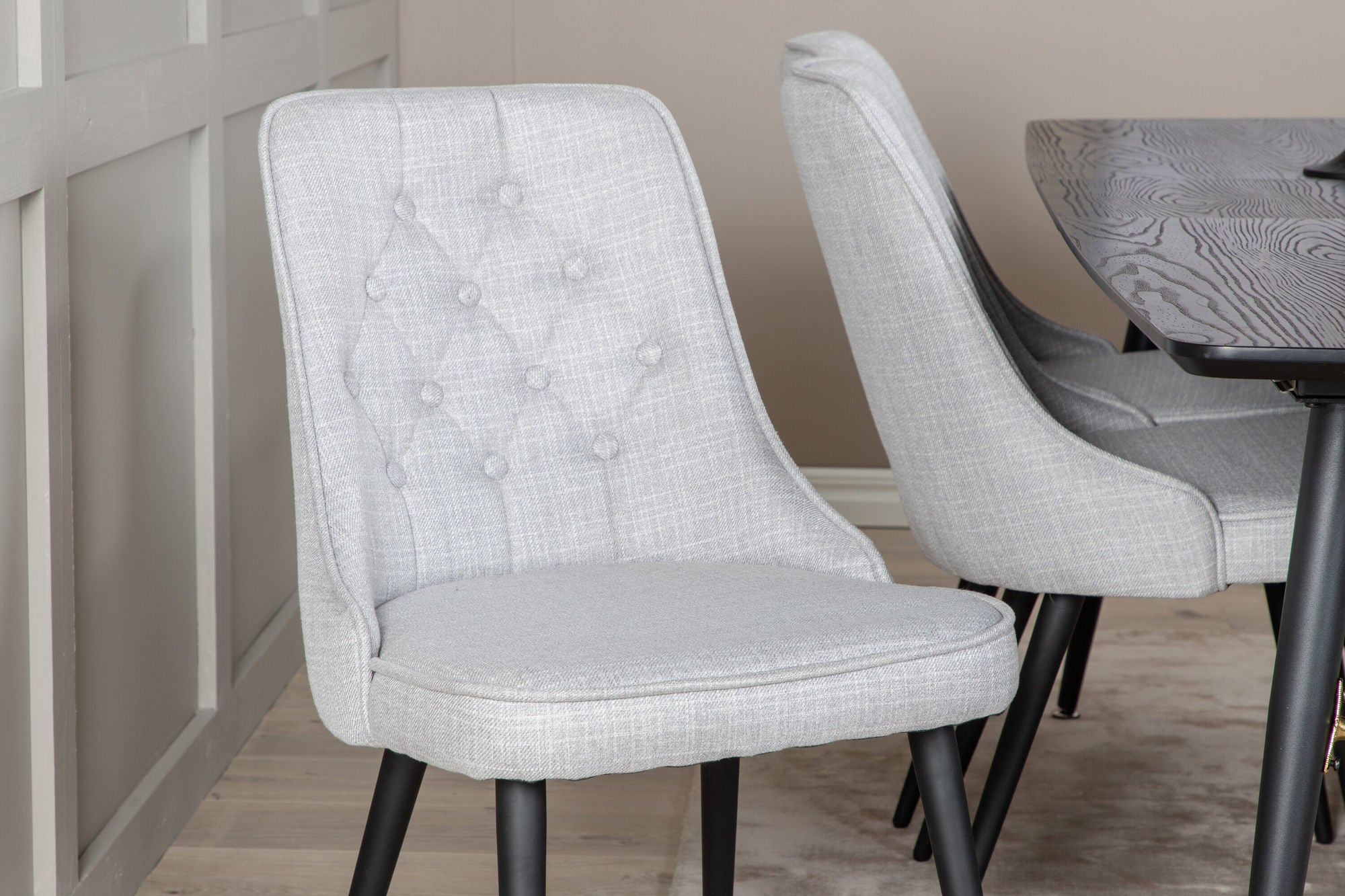 Venture Home Gold Extention bord - 180/220*85*H76 Black Veneer - Black legs - Brass details+Velvet Deluxe Spisebordsstol - Black Legs - Light Grey Fabric_6
