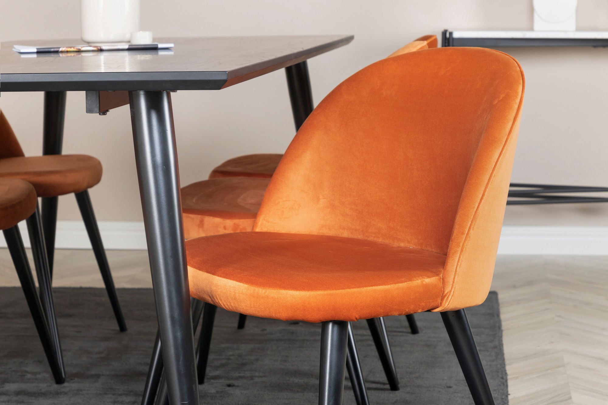 Venture Home Dipp spisebord - 180*90cm - Black Veneer / all black legs +Velvet Spisebordsstol - Orange / Black_6