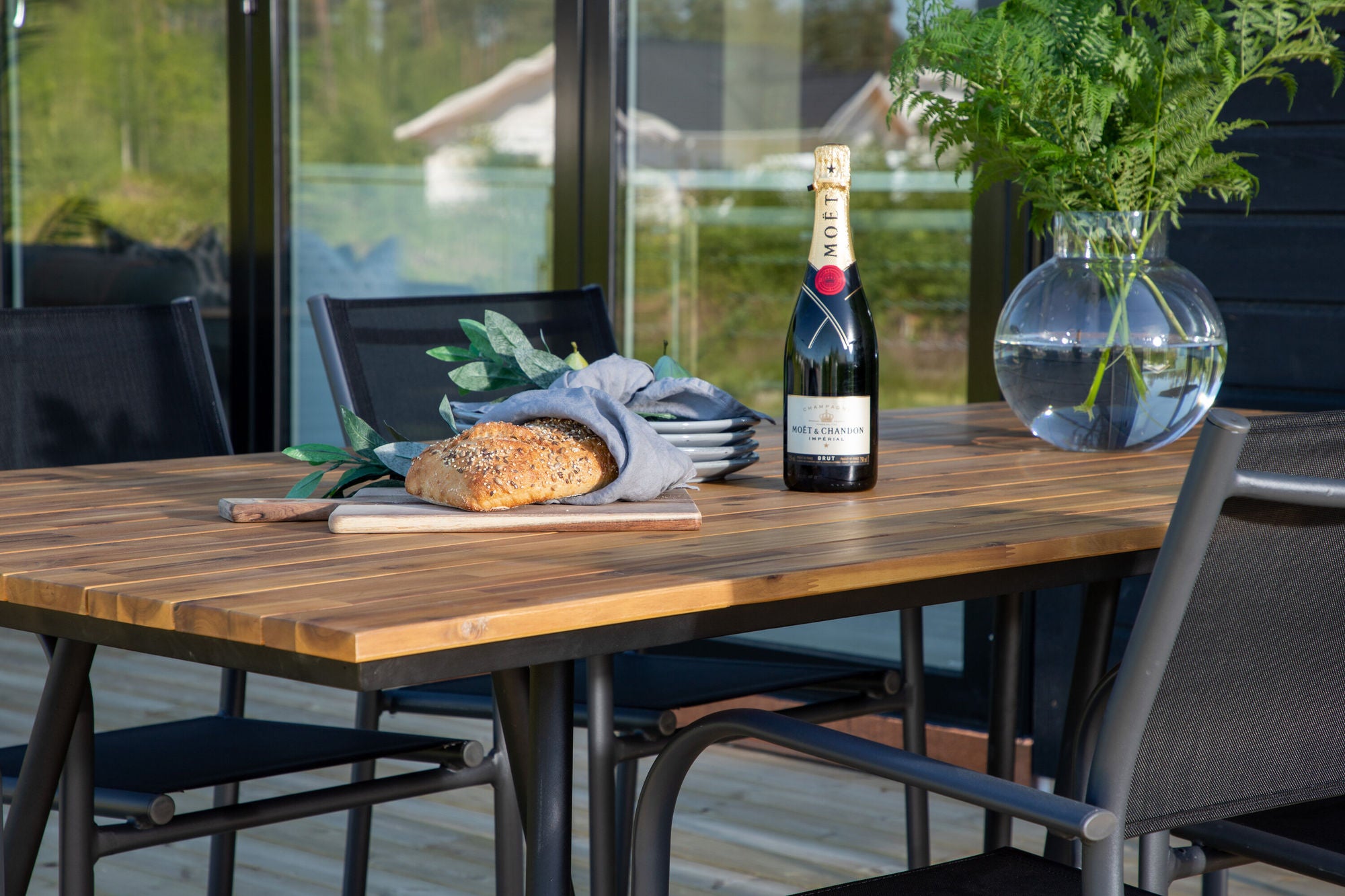 Venture Home Chan spisebord - Black Steel / Acacia (teak look) - 200cm+Santorini Arm stol (Stackable) - Black alu / Black Textilene_6