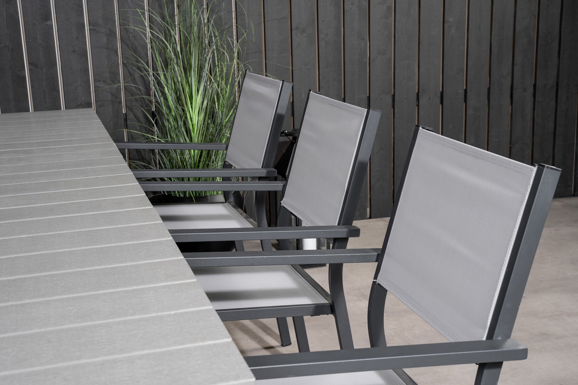 Venture Home Levels spisebord 160/240*90 - Black Alu / Grey Aintwood +Copacabana Arm stol (stackable) - Black Alu / Grey Textilene_6