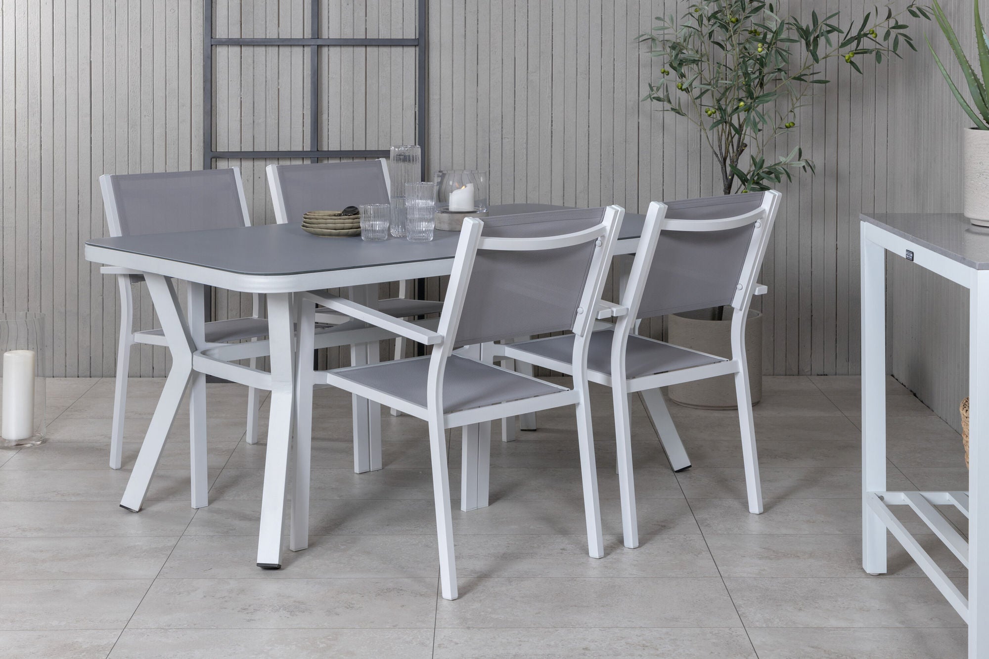 Venture Home Virya spisebord - White Alu / Grey Glass - small bord+Copacabana Stacking stol - White/Grey_4