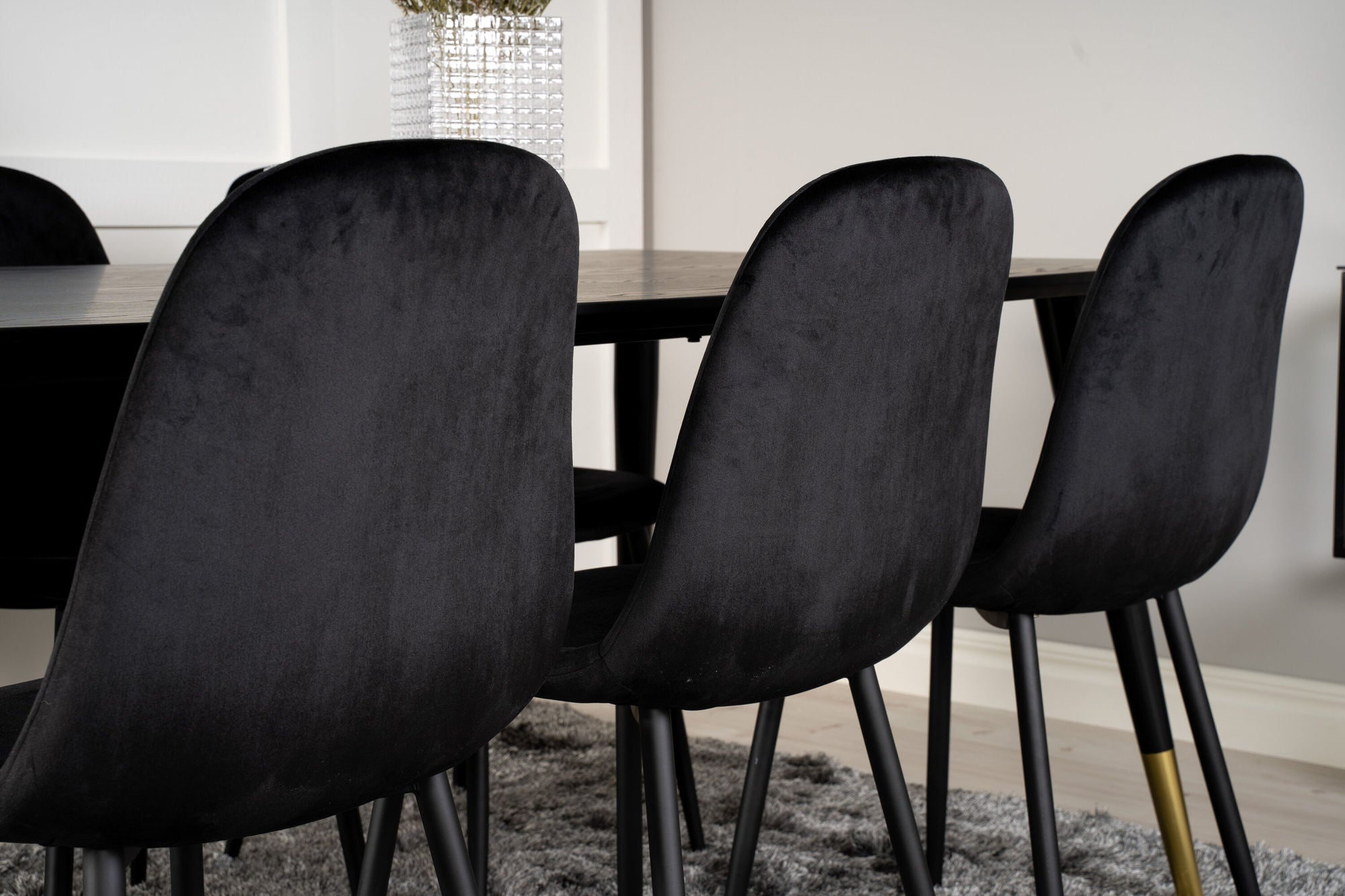 Venture Home Dipp spisebord - 180*90cm - Black Veneer / black legs w brass dipp +Polar Spisebordsstol - Black legs / Black Velvet_6