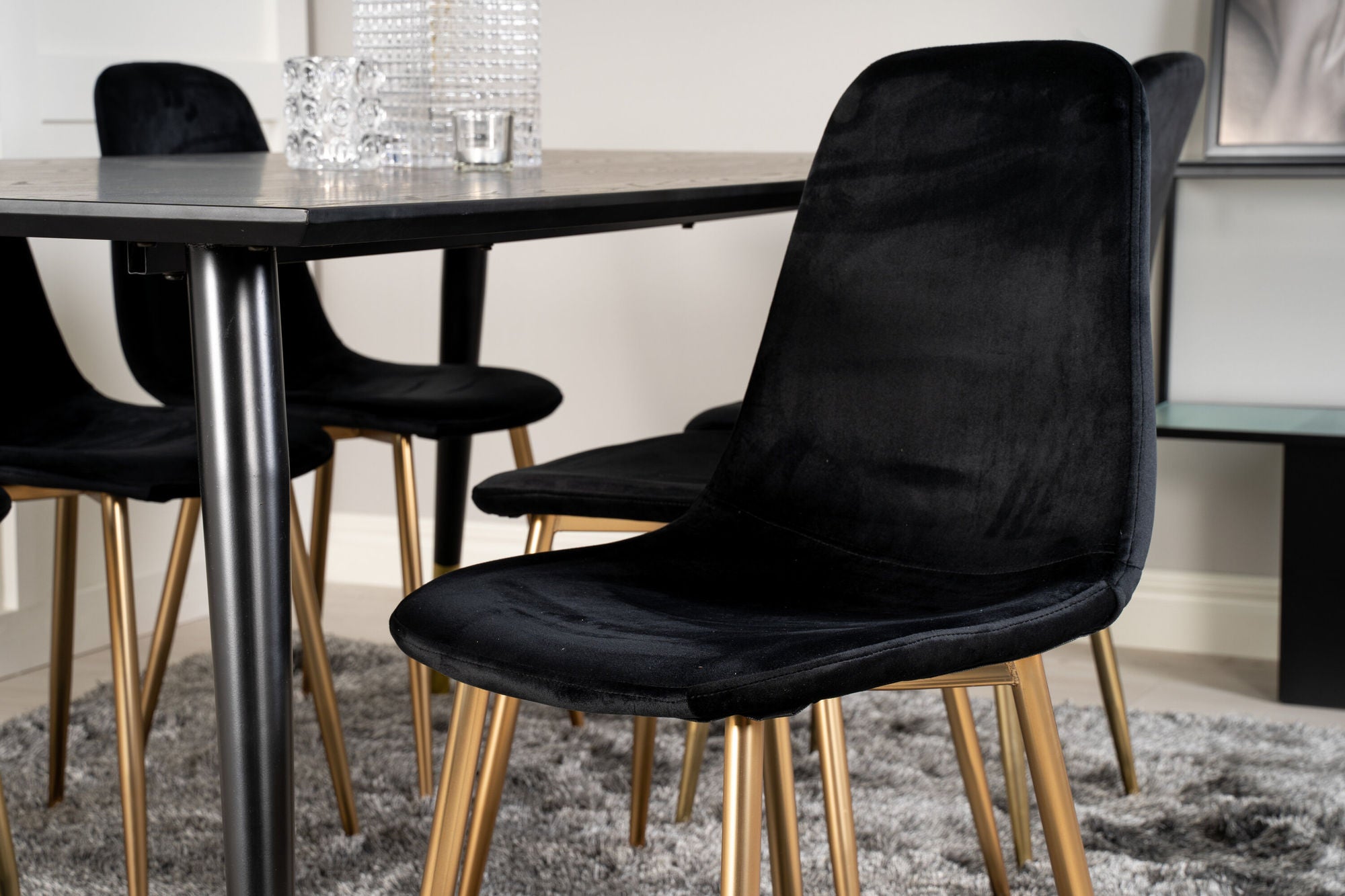 Venture Home Dipp spisebord - 180*90cm - Black Veneer / black legs w brass dipp +Polar Matstol - Matt Mässing / Svart Sammet_6
