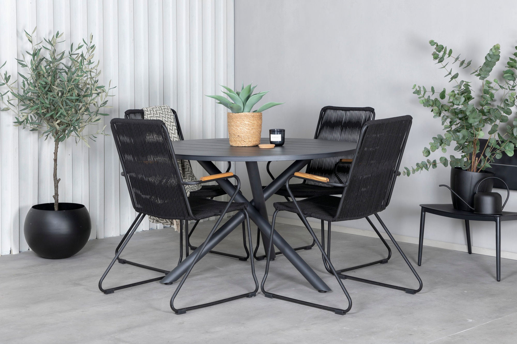 Venture Home Alma spisebord - Black Alu - ø120cm+Bois Armchair - Black Alu / Black Rope / Acacia_4