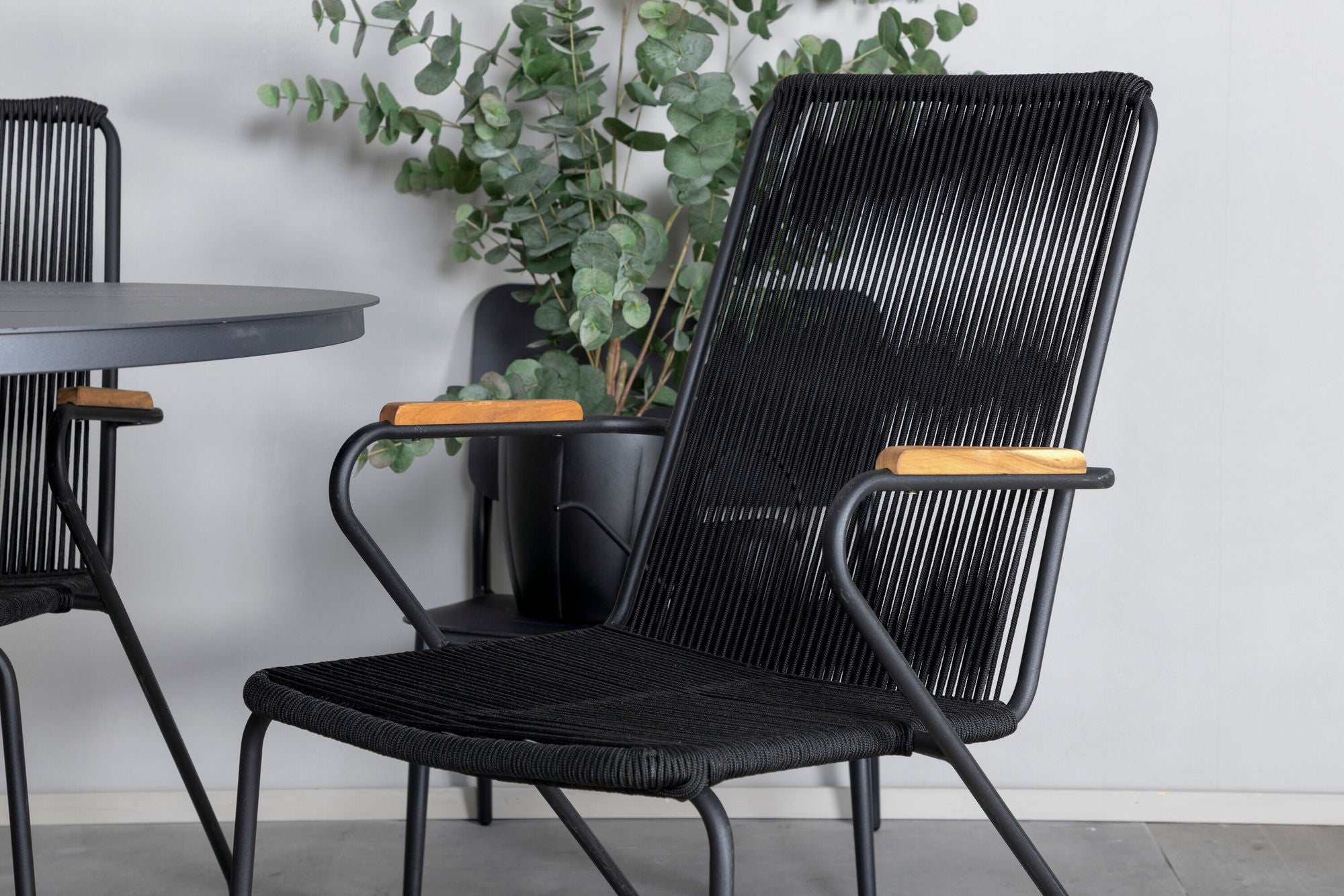 Venture Home Alma spisebord - Black Alu - ø120cm+Bois Armchair - Black Alu / Black Rope / Acacia_4