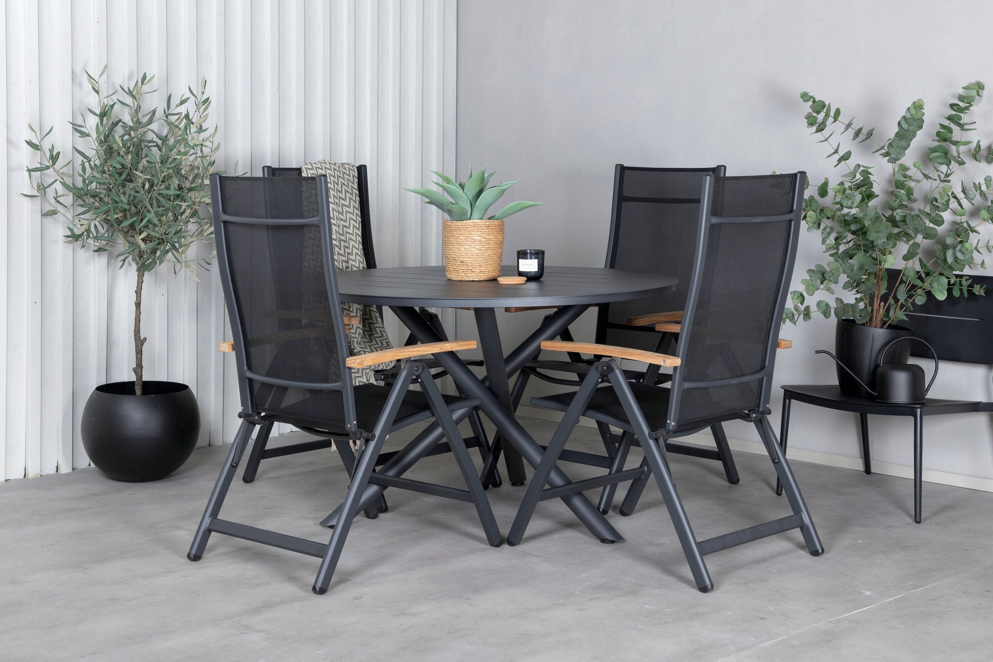 Venture Home Alma spisebord - Black Alu - ø120cm+Panama Light 5-pos stol Black / Black and teak_4