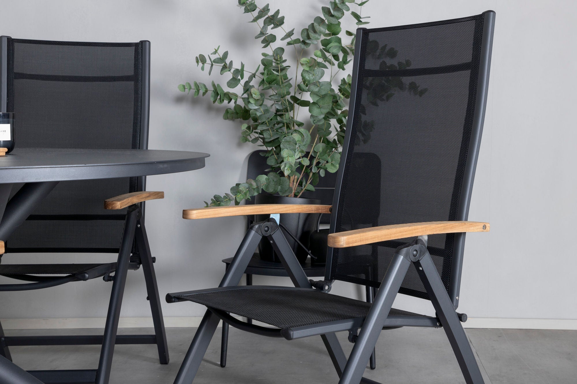 Venture Home Alma spisebord - Black Alu - ø120cm+Panama Light 5-pos stol Black / Black and teak_4