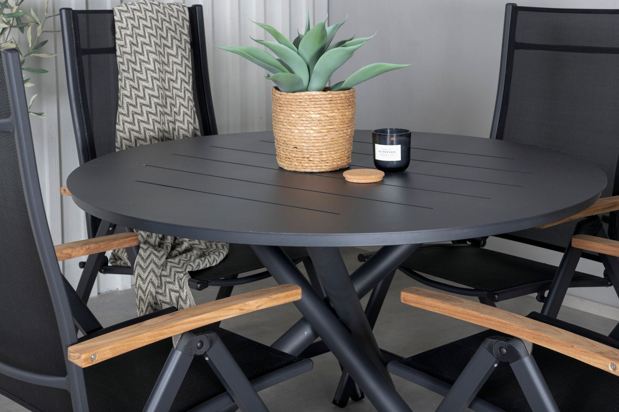 Venture Home Alma spisebord - Black Alu - ø120cm+Panama Light 5-pos stol Black / Black and teak_4