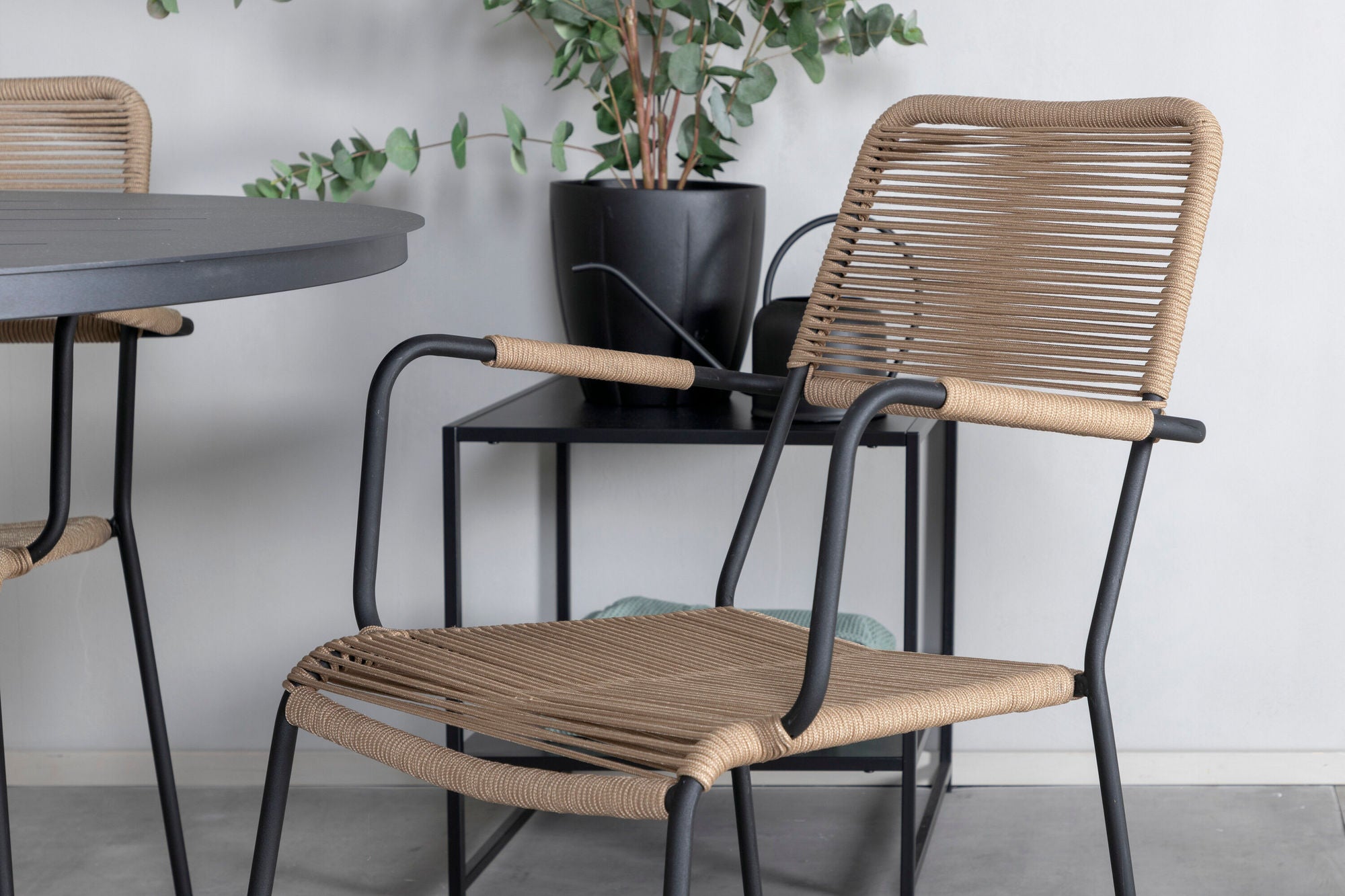 Venture Home Alma spisebord - Black Alu - ø120cm+Lindos - Armchair - Black Alu / Latte Rope_4
