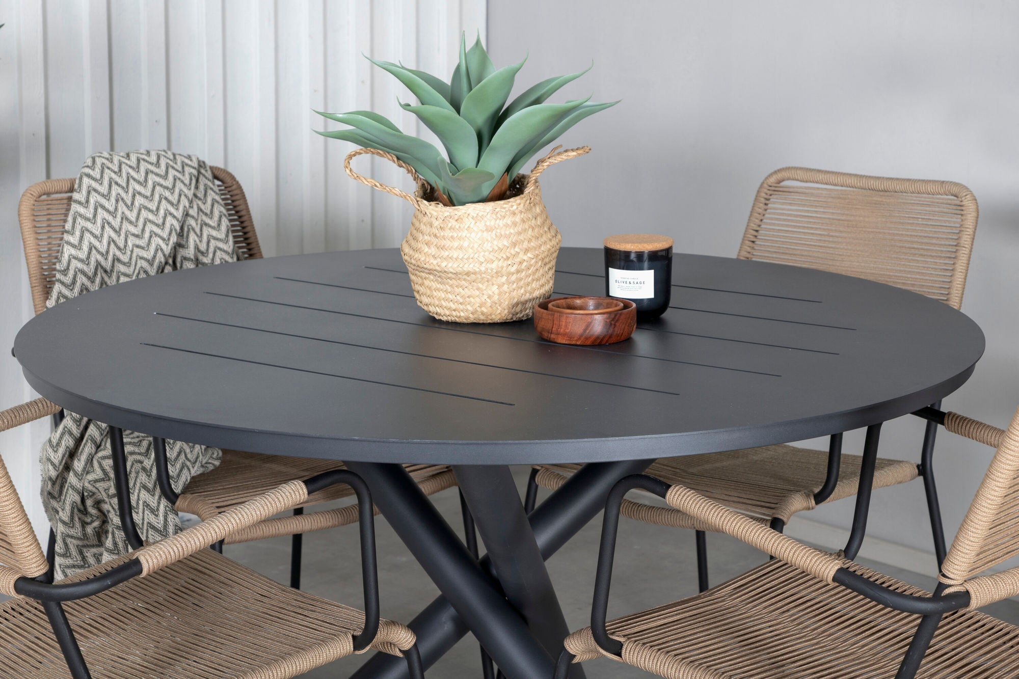 Venture Home Alma spisebord - Black Alu - ø120cm+Lindos - Armchair - Black Alu / Latte Rope_4