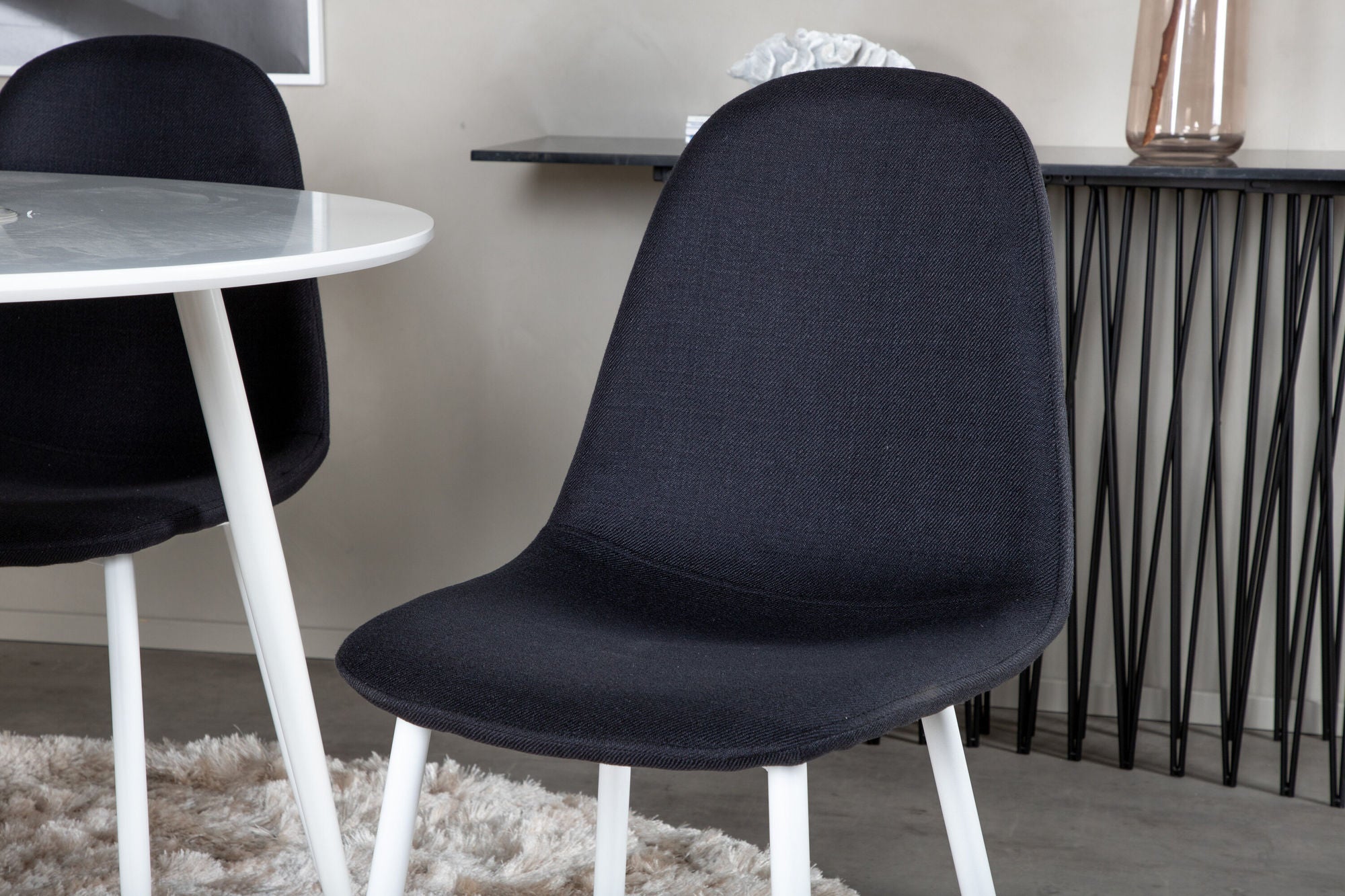 Venture Home Plaza rund bord 100 cm - White top / White Legs+Polar Spisebordsstol - White Legs - Black Fabric_4