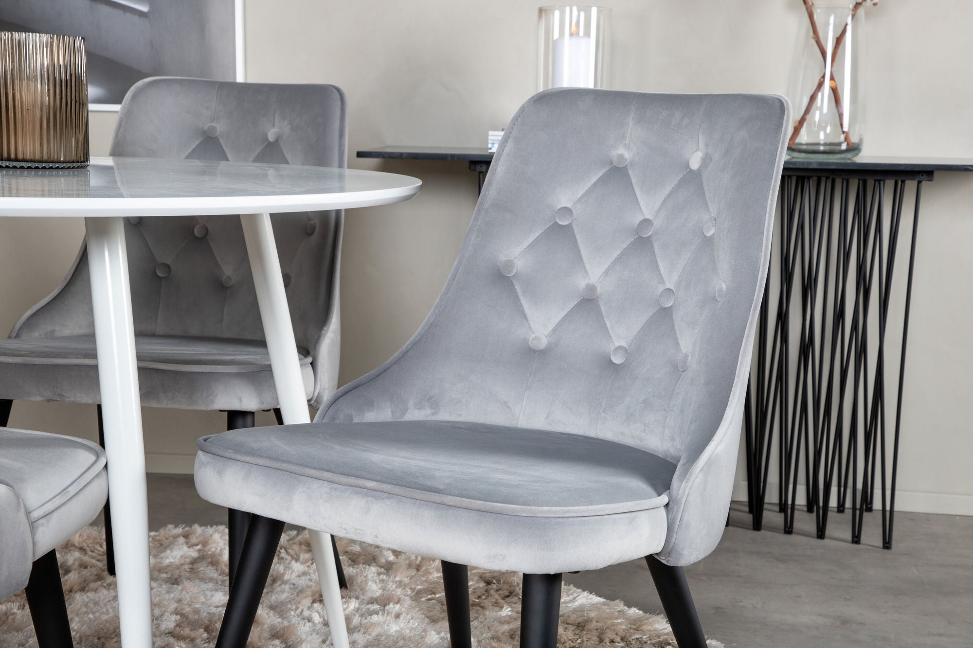 Venture Home Plaza rund bord 100 cm - White top / White Legs+Velvet Deluxe Spisebordsstol - Light Grey / Black_4