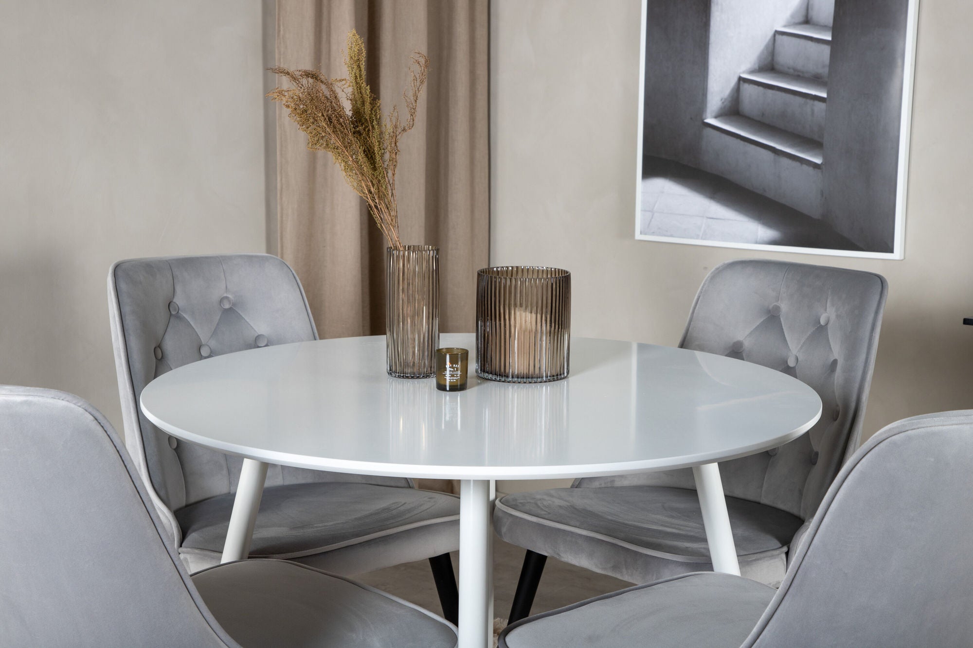 Venture Home Plaza rund bord 100 cm - White top / White Legs+Velvet Deluxe Spisebordsstol - Light Grey / Black_4